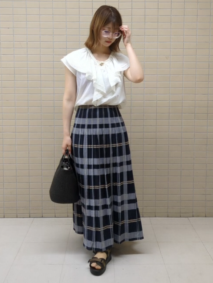 ひまりさんの「Reflect｜【通気性あり／涼しい／マシンウォッシャブル】フリルブラウス」を使ったコーディネート
