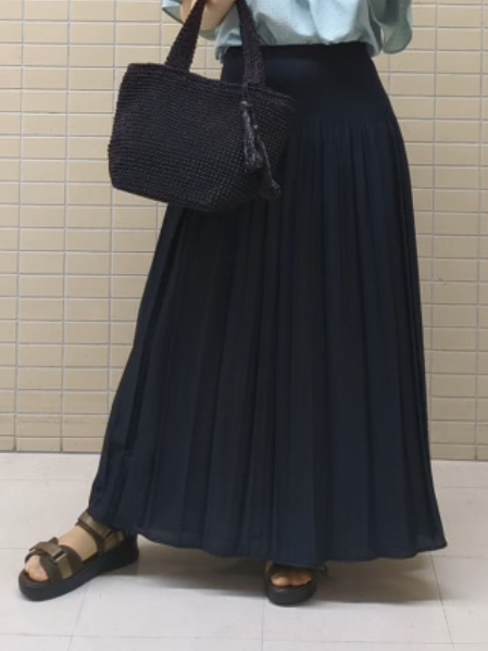ひまりさんの「Reflect｜【通気性あり／涼しい／マシンウォッシャブル】フリルブラウス」を使ったコーディネート