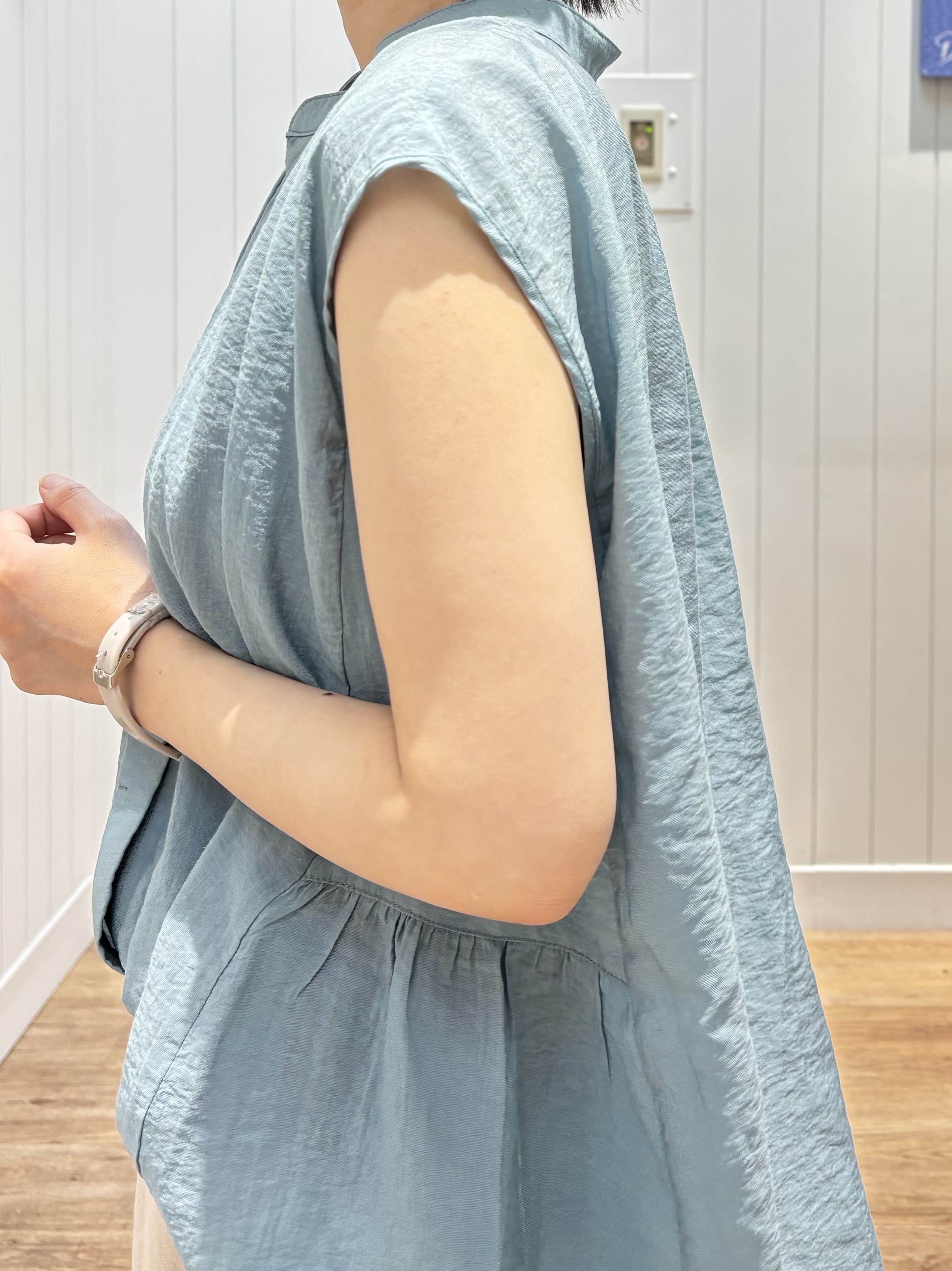 OKADAさんの「Dessin｜ギャザーネック フレンチスリーブブラウス」を使ったコーディネート