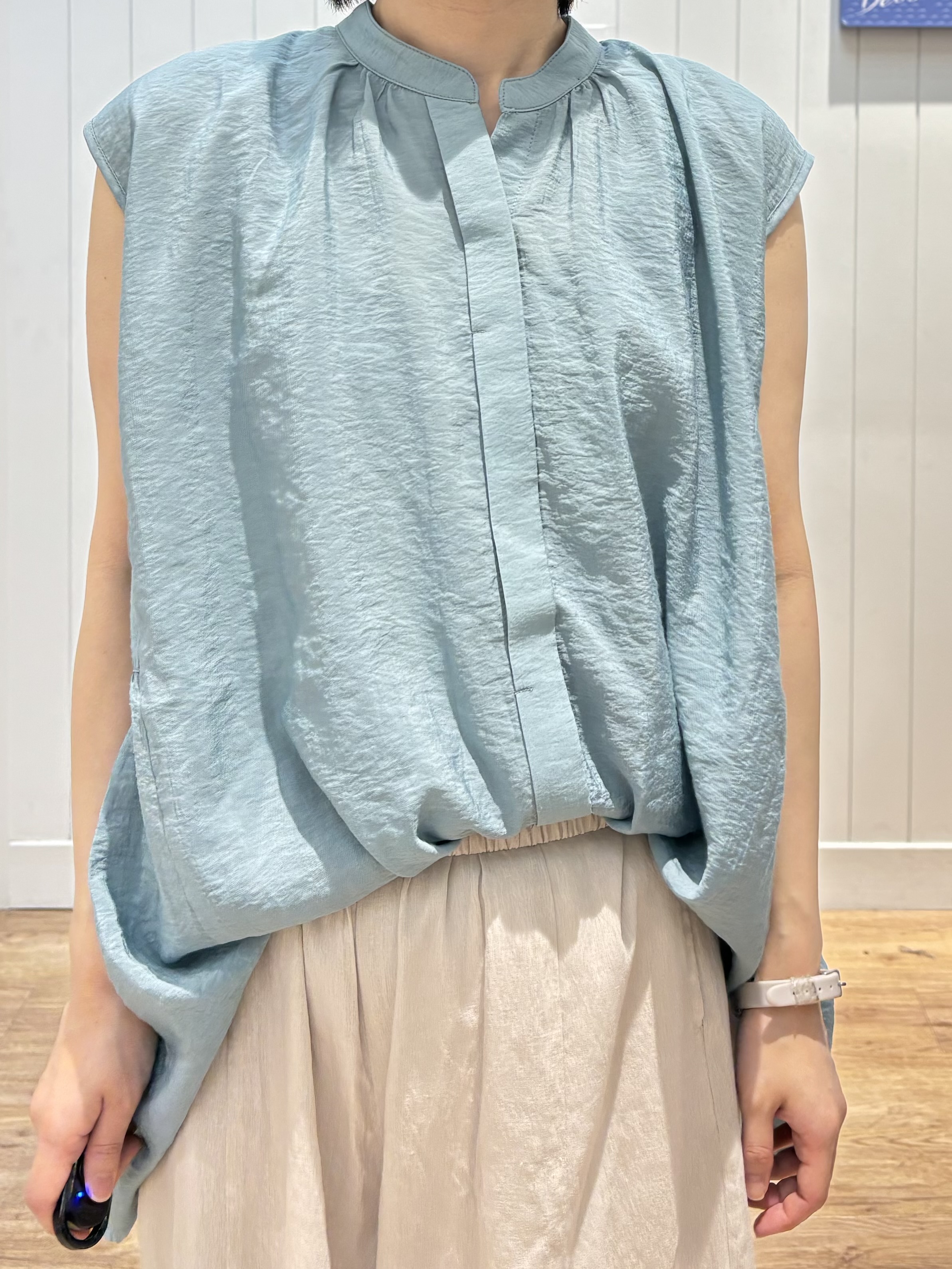 OKADAさんの「Dessin｜ギャザーネック フレンチスリーブブラウス」を使ったコーディネート