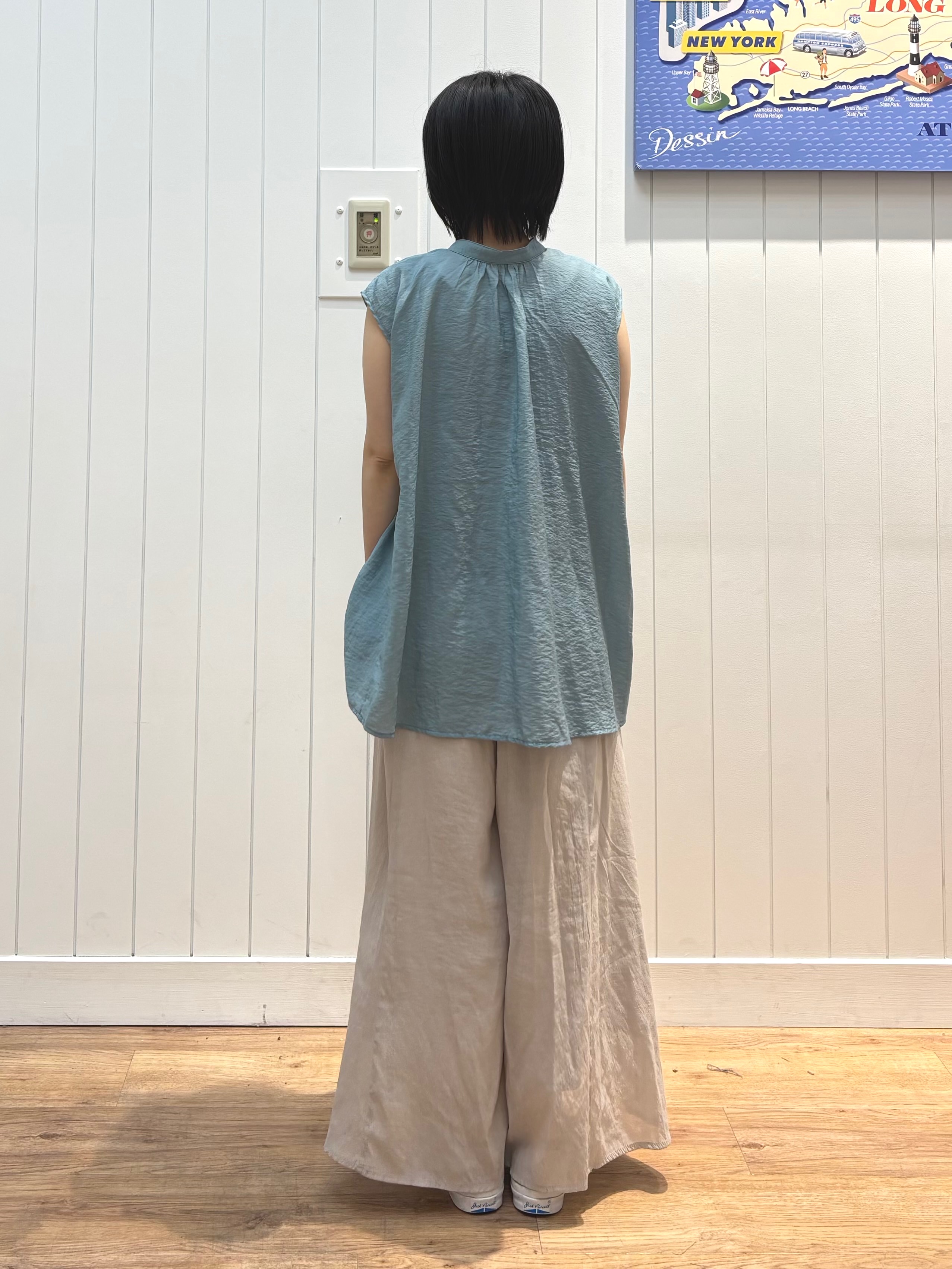 OKADAさんの「Dessin｜ギャザーネック フレンチスリーブブラウス」を使ったコーディネート