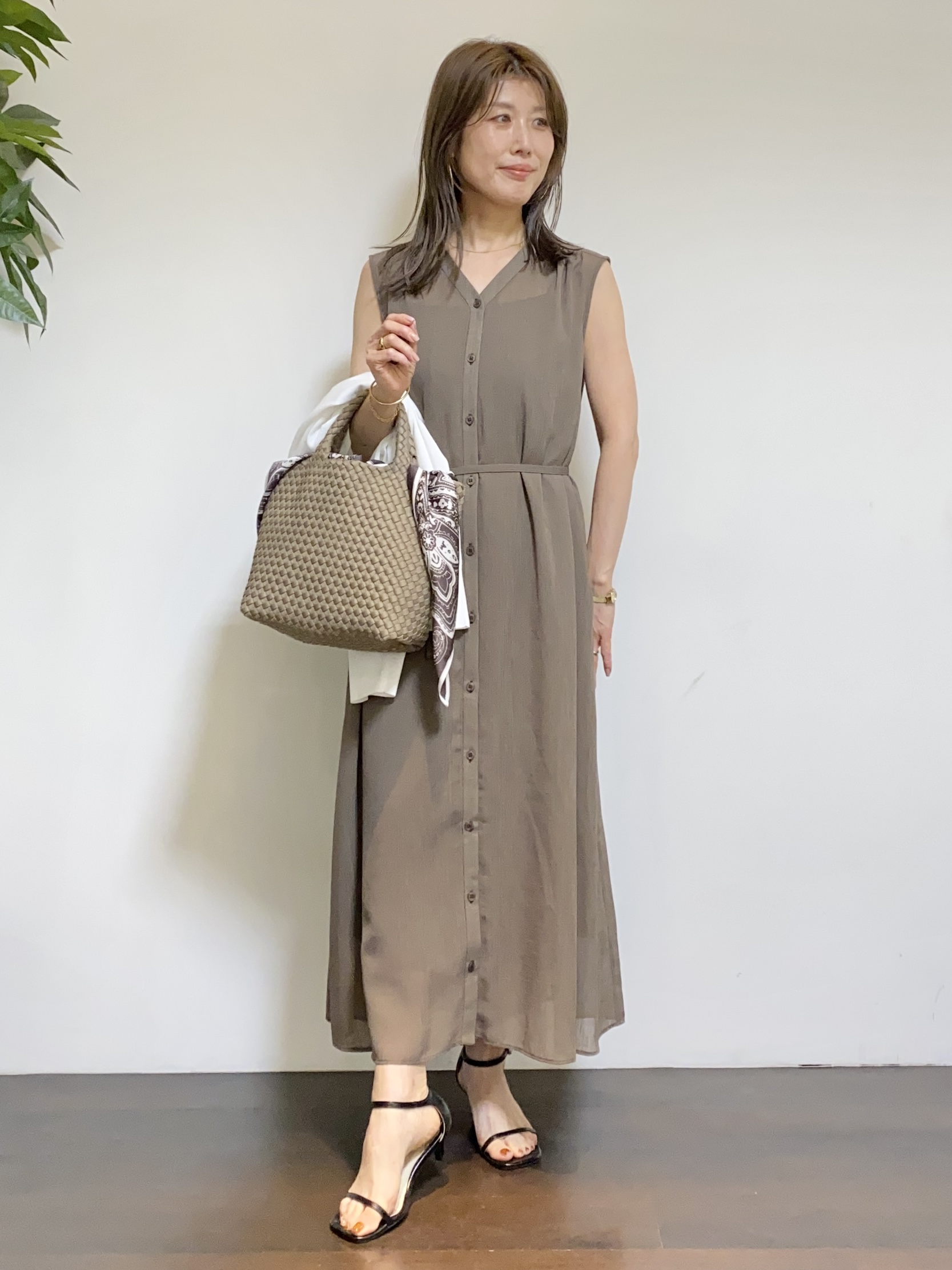 tomoさんの「UNTITLED｜【アンサンブル可/日除け・冷房対策】シアーレーヨンZIPカーディガン」を使ったコーディネート