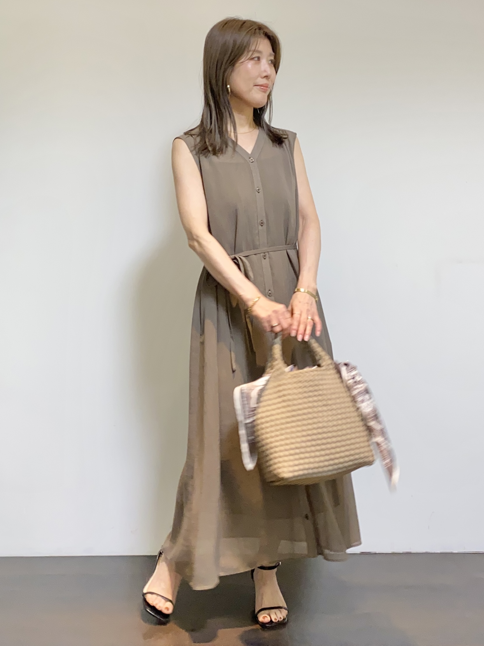 tomoさんの「UNTITLED｜【アンサンブル可/日除け・冷房対策】シアーレーヨンZIPカーディガン」を使ったコーディネート