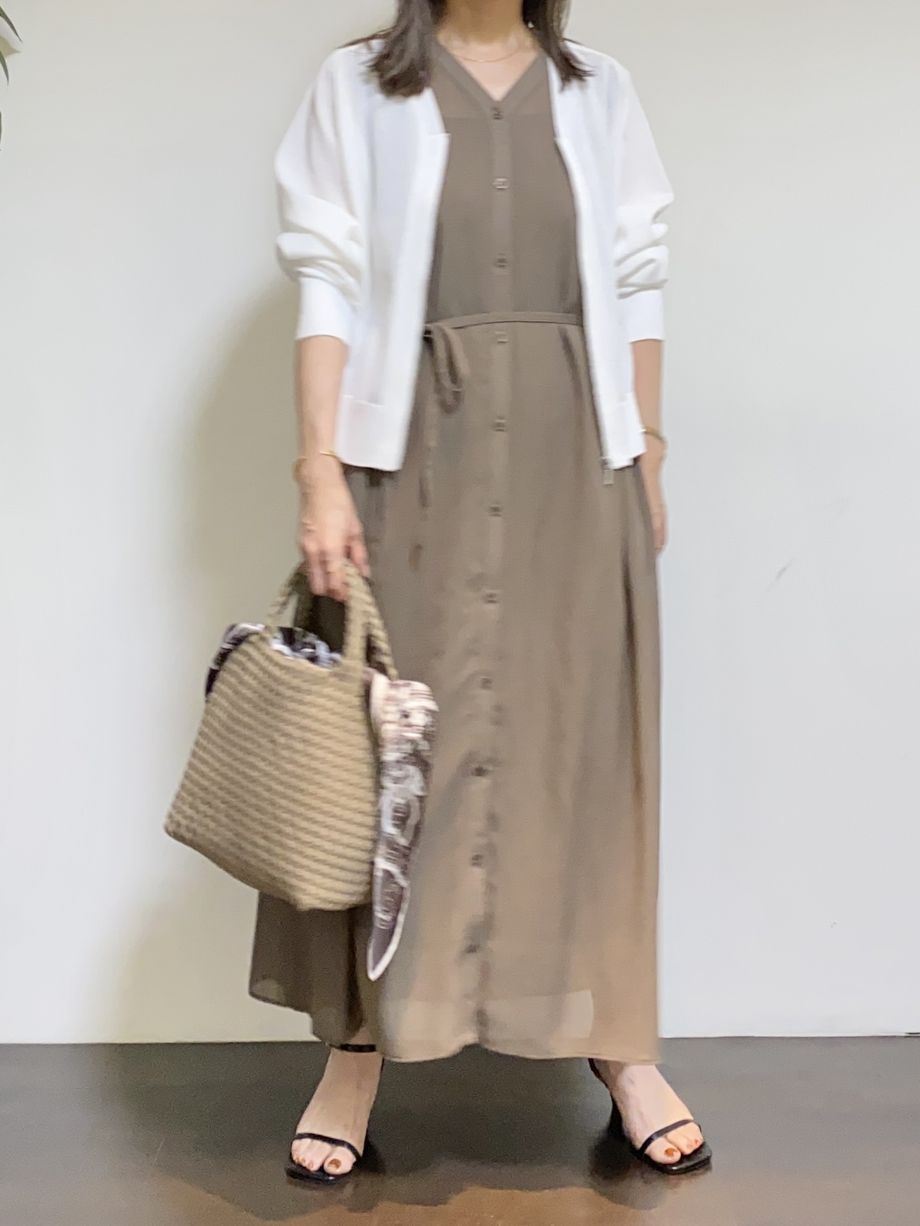tomoさんの「UNTITLED｜【アンサンブル可/日除け・冷房対策】シアーレーヨンZIPカーディガン」を使ったコーディネート
