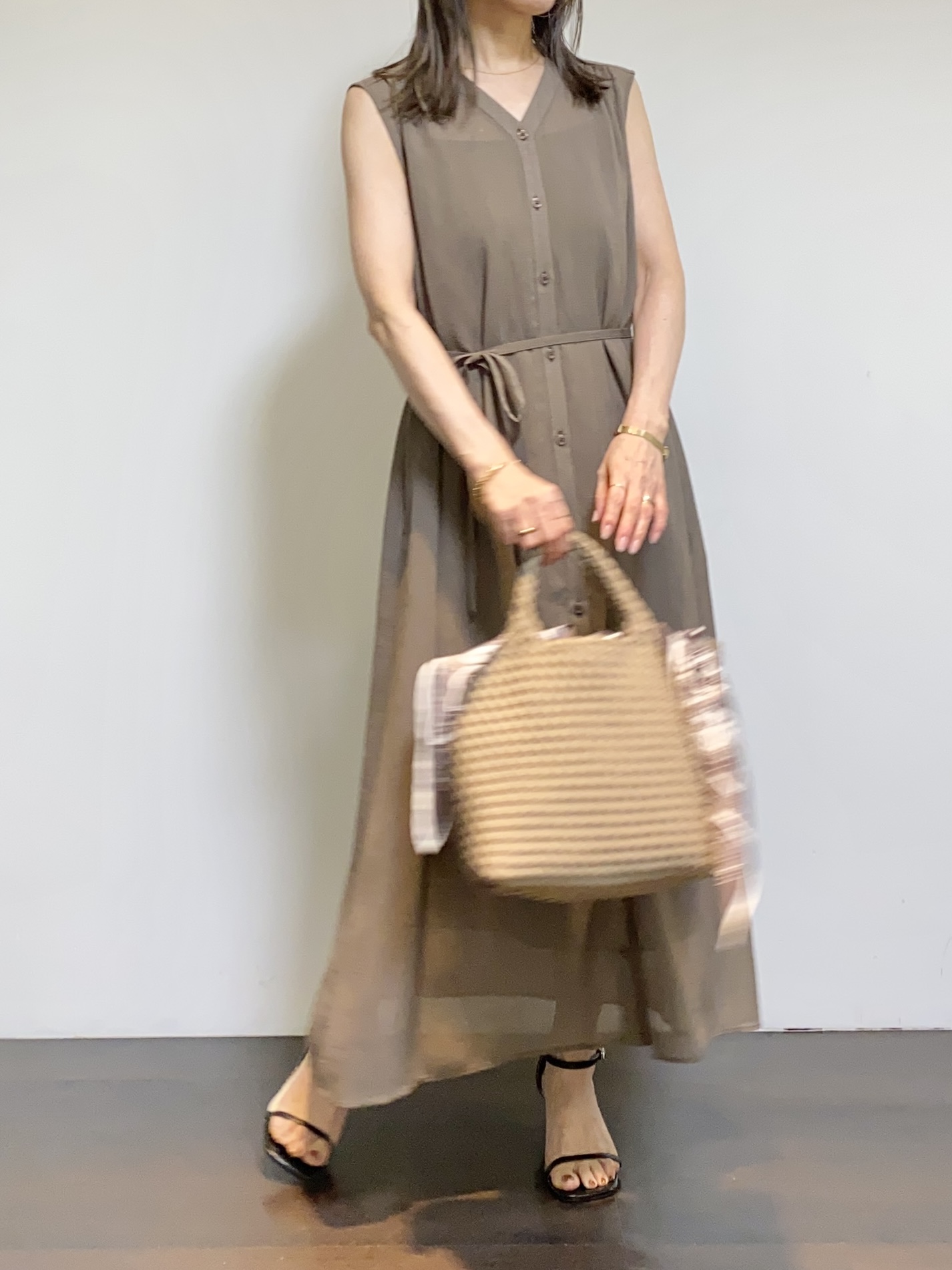 tomoさんの「UNTITLED｜【アンサンブル可/日除け・冷房対策】シアーレーヨンZIPカーディガン」を使ったコーディネート