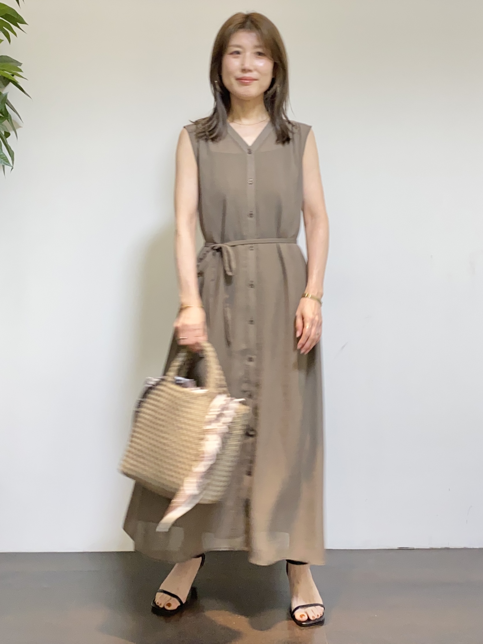 tomoさんの「UNTITLED｜【アンサンブル可/日除け・冷房対策】シアーレーヨンZIPカーディガン」を使ったコーディネート