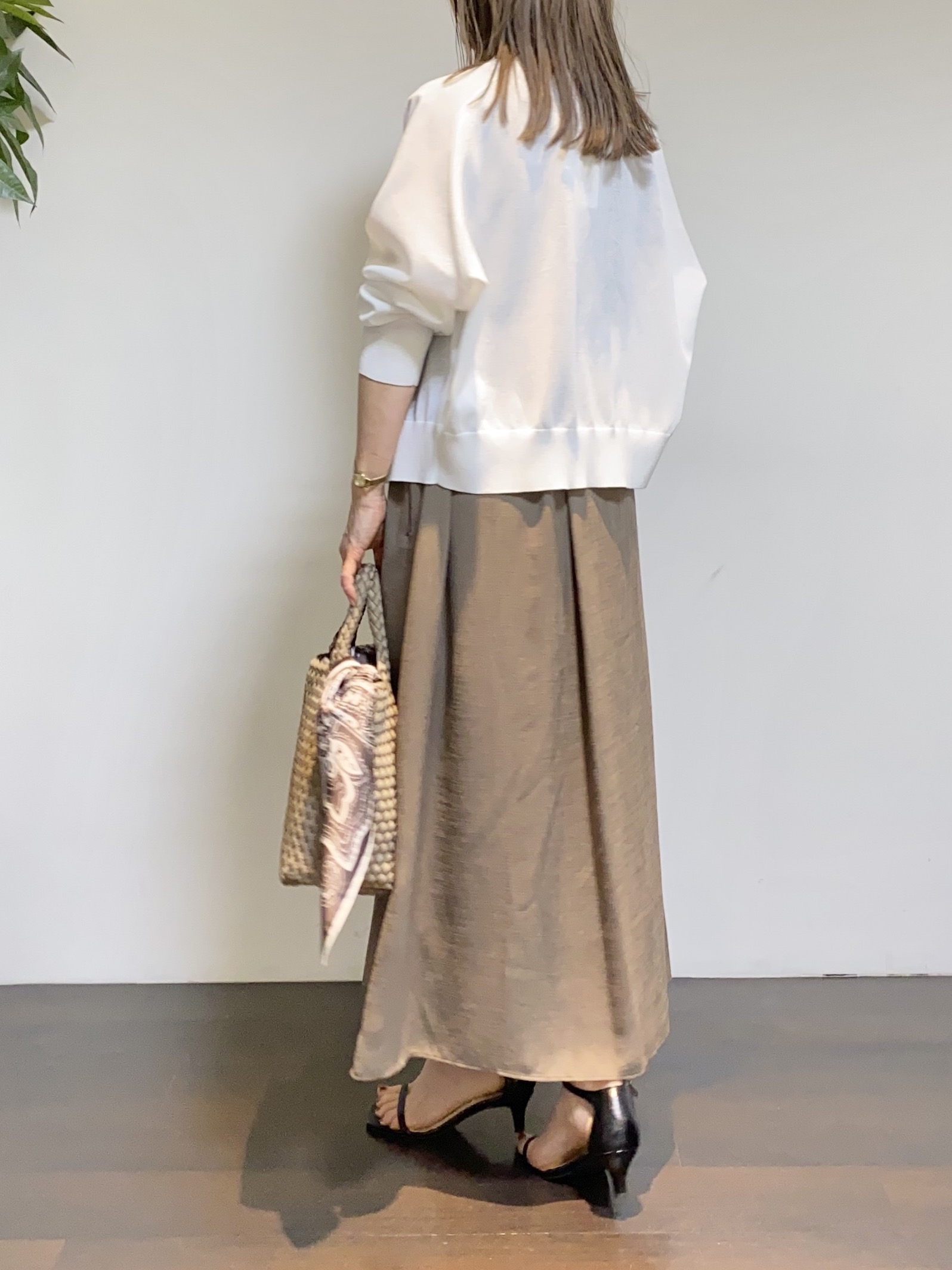 tomoさんの「UNTITLED｜【アンサンブル可/日除け・冷房対策】シアーレーヨンZIPカーディガン」を使ったコーディネート