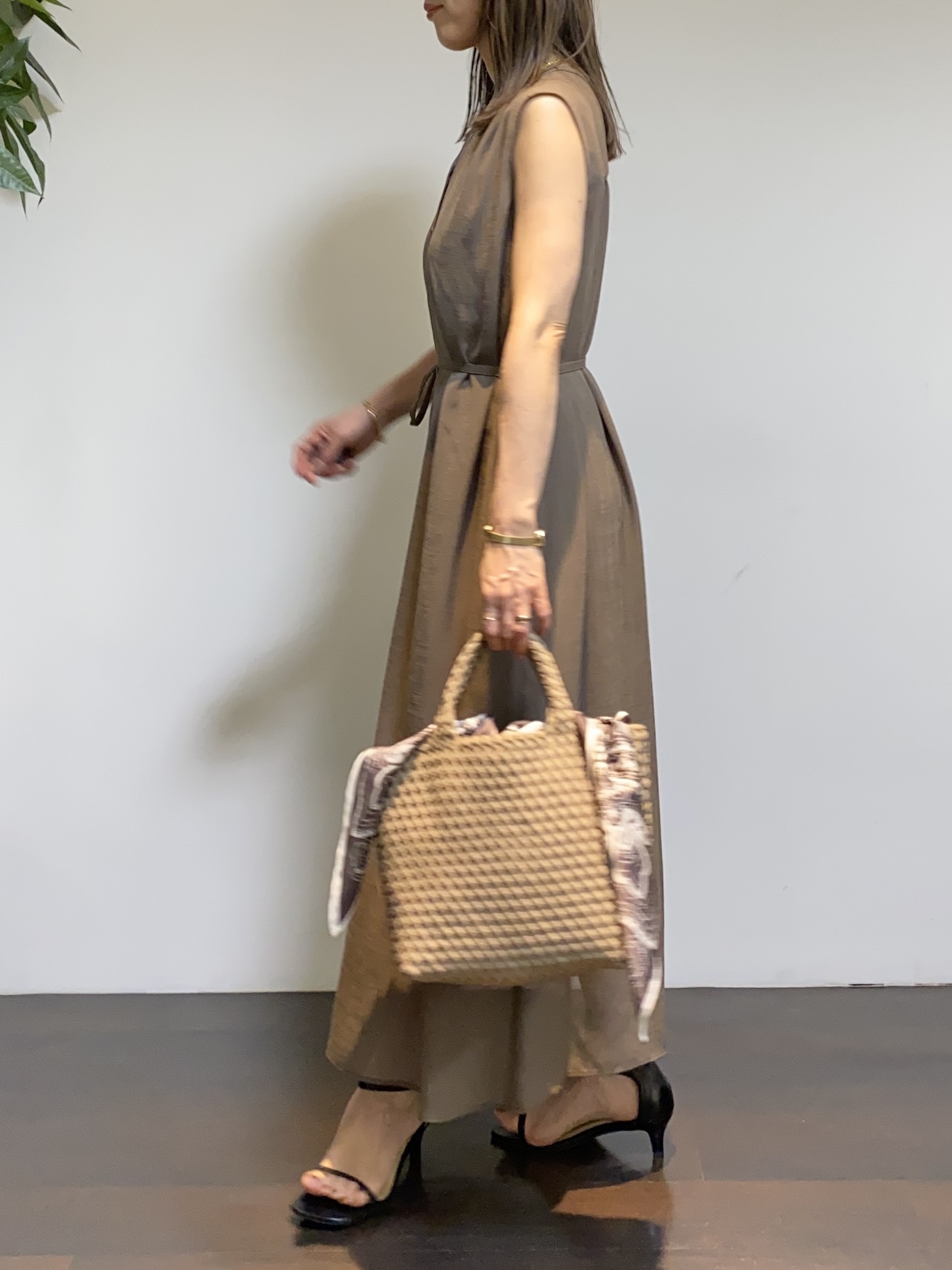tomoさんの「UNTITLED｜【アンサンブル可/日除け・冷房対策】シアーレーヨンZIPカーディガン」を使ったコーディネート
