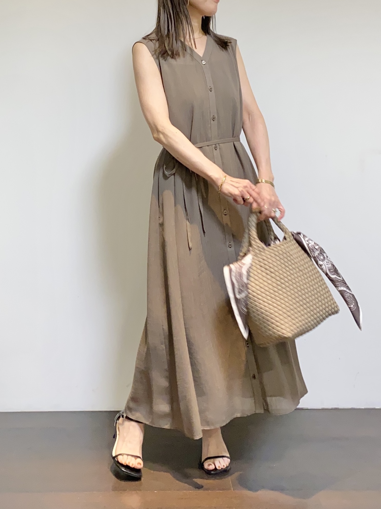 tomoさんの「UNTITLED｜【アンサンブル可/日除け・冷房対策】シアーレーヨンZIPカーディガン」を使ったコーディネート