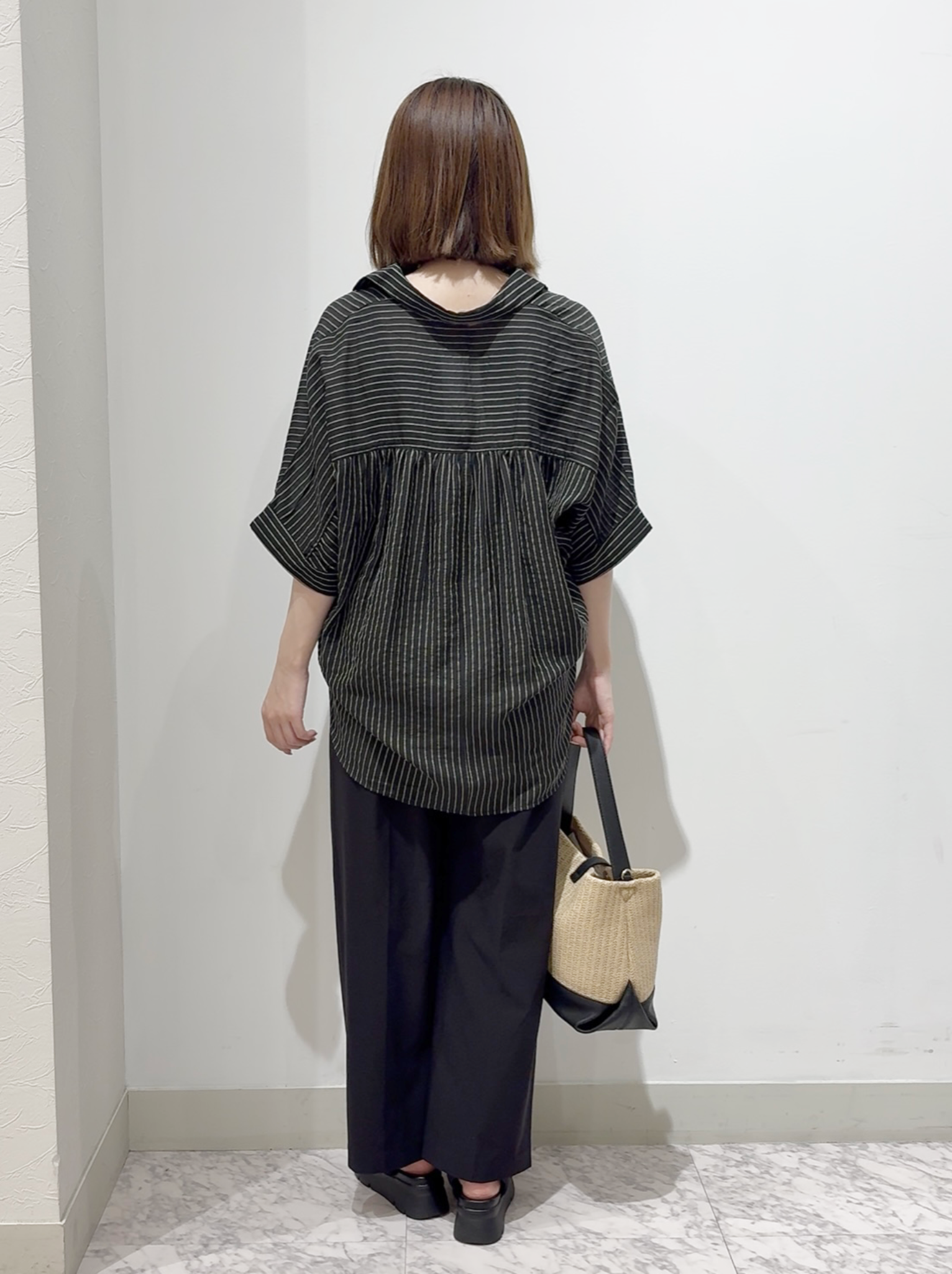 しかっちさんの「grove｜【洗濯機◎・体型カバー】ON/OFF使える、シアースキッパーシャツ」を使ったコーディネート