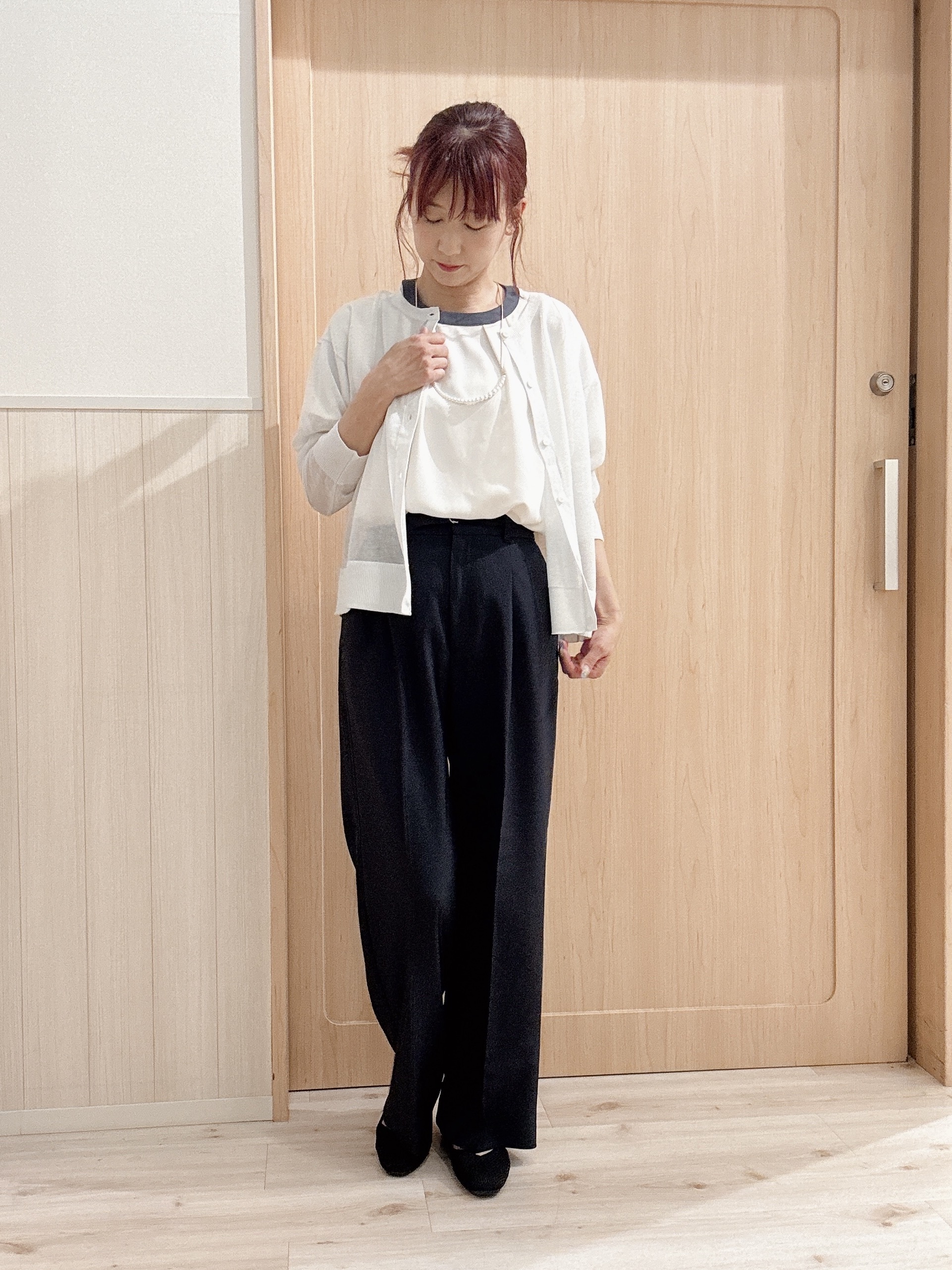 モカさんの「SHOO･LA･RUE｜【さらり快適/洗濯機可/S-LL】シアーラメカーディガン」を使ったコーディネート
