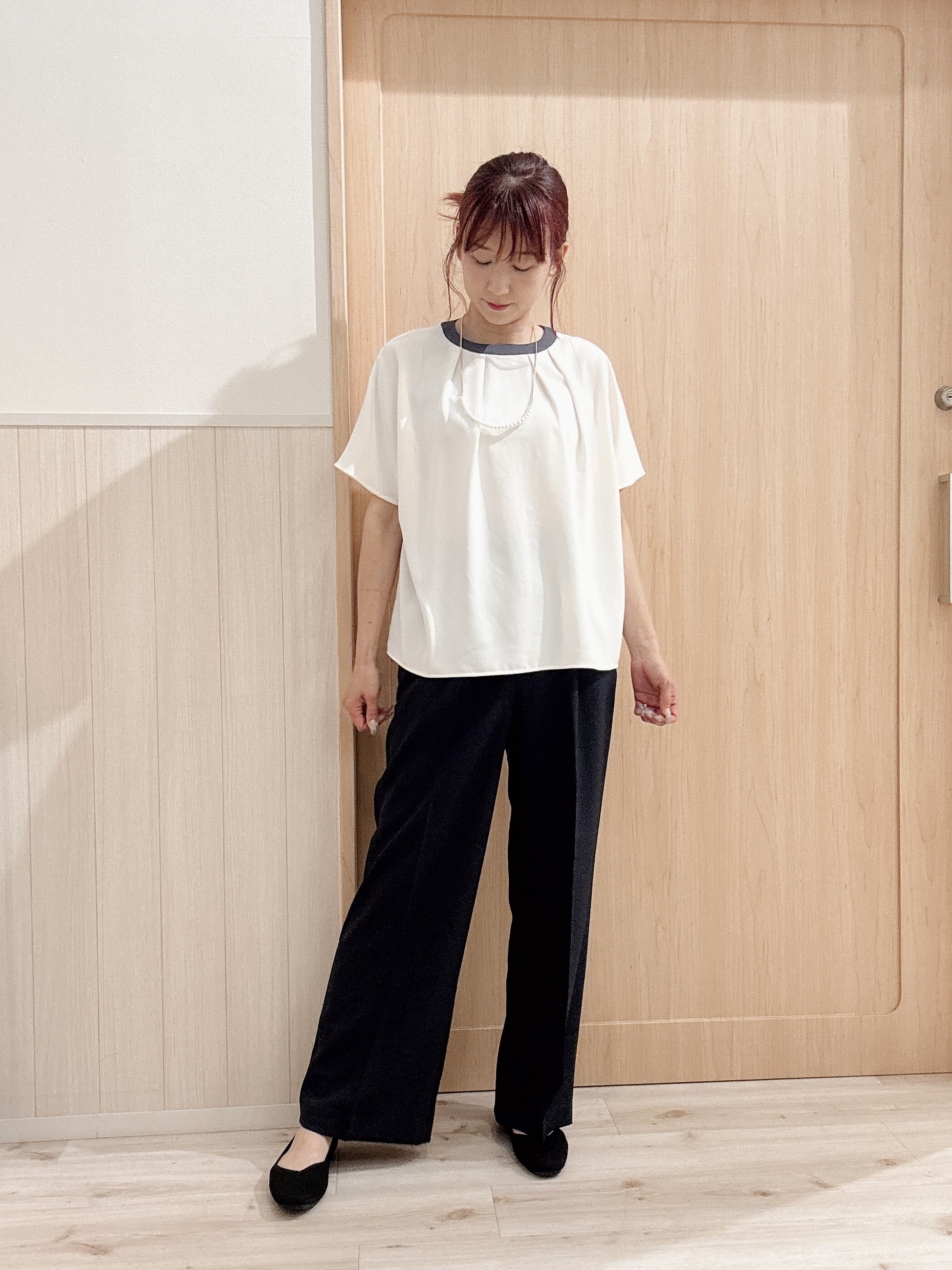 モカさんの「SHOO･LA･RUE｜【さらり快適/洗濯機可/S-LL】シアーラメカーディガン」を使ったコーディネート