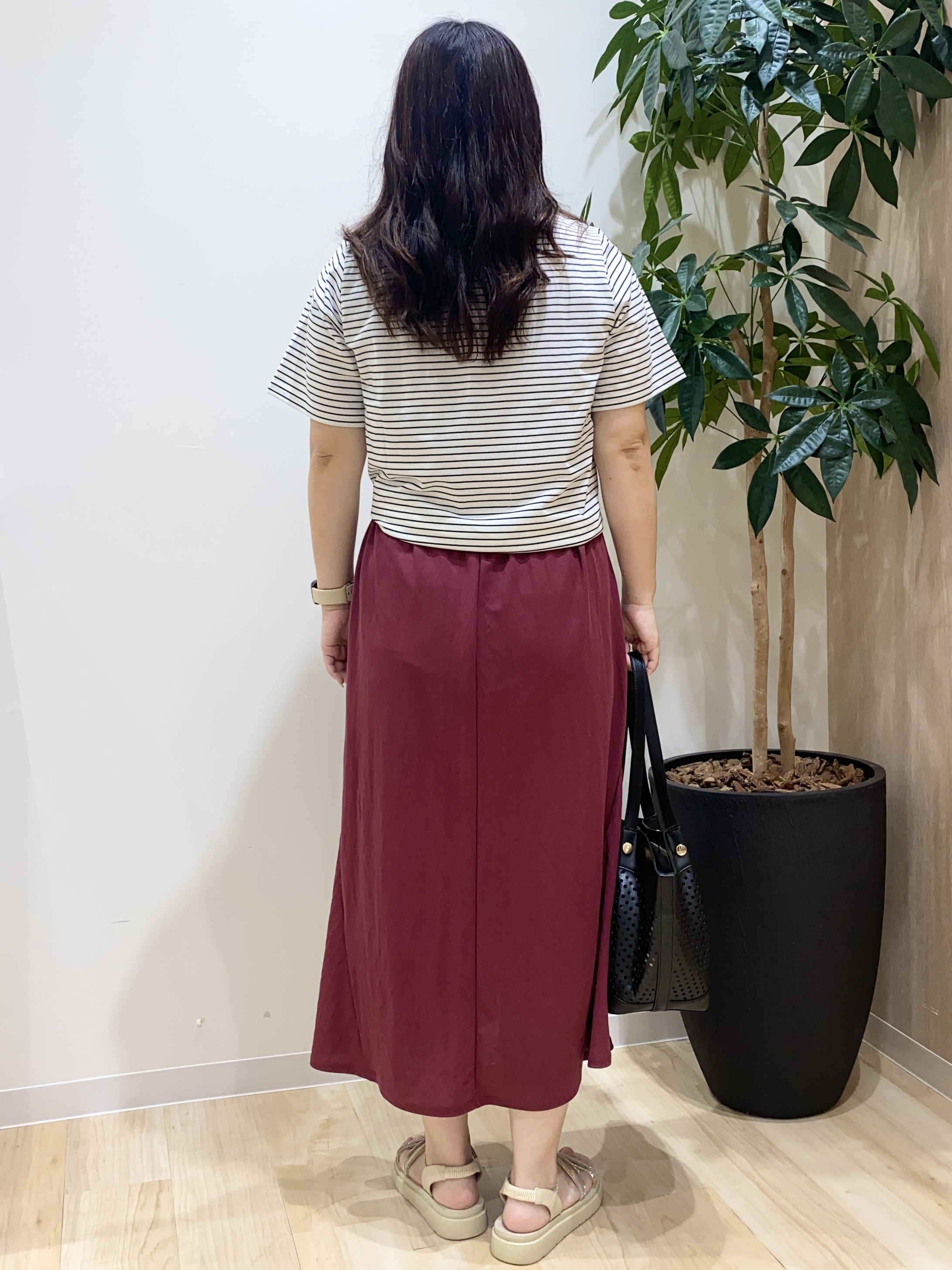 HANAさんの「grove｜【吸水速乾・UVカット・接触冷感・マシンウォッシャブル】ベーシックMIXロゴプリントT」を使ったコーディネート