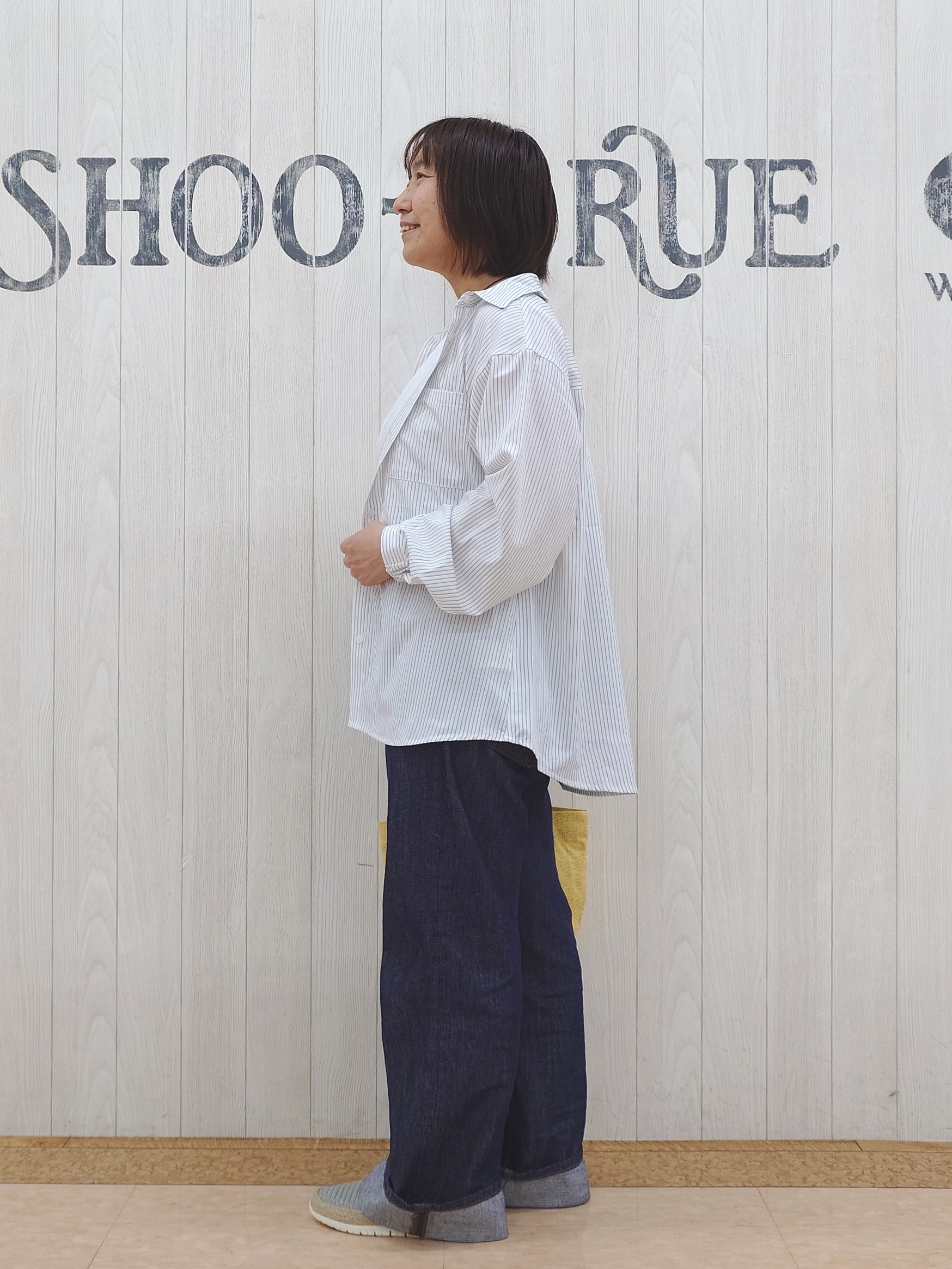 とろろさんの「SHOO･LA･RUE｜【ひんやり/UV/吸水速乾/洗濯後しわになりにくい】ラッシュガードにもなる ストライプシャツ」を使ったコーディネート