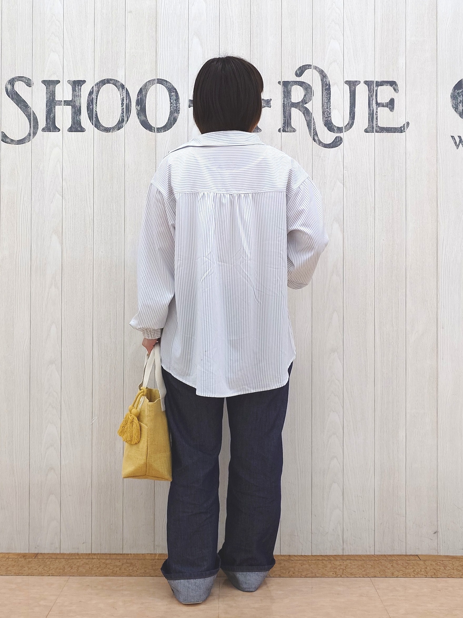 とろろさんの「SHOO･LA･RUE｜【ひんやり/UV/吸水速乾/洗濯後しわになりにくい】ラッシュガードにもなる ストライプシャツ」を使ったコーディネート