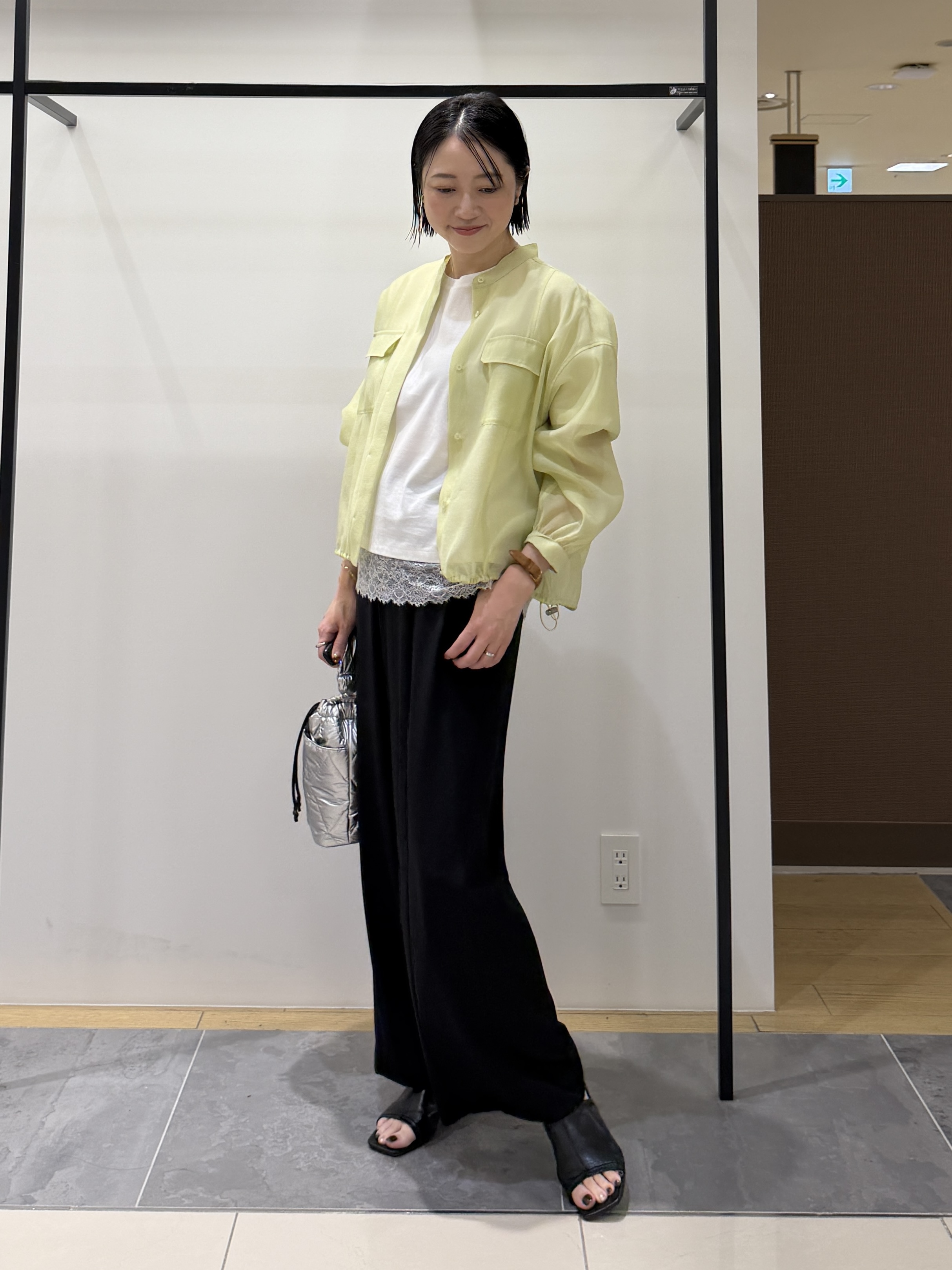 shihoさんの「INDIVI｜【汗ジミ防止／接触冷感】裾レースドルマンTシャツ」を使ったコーディネート
