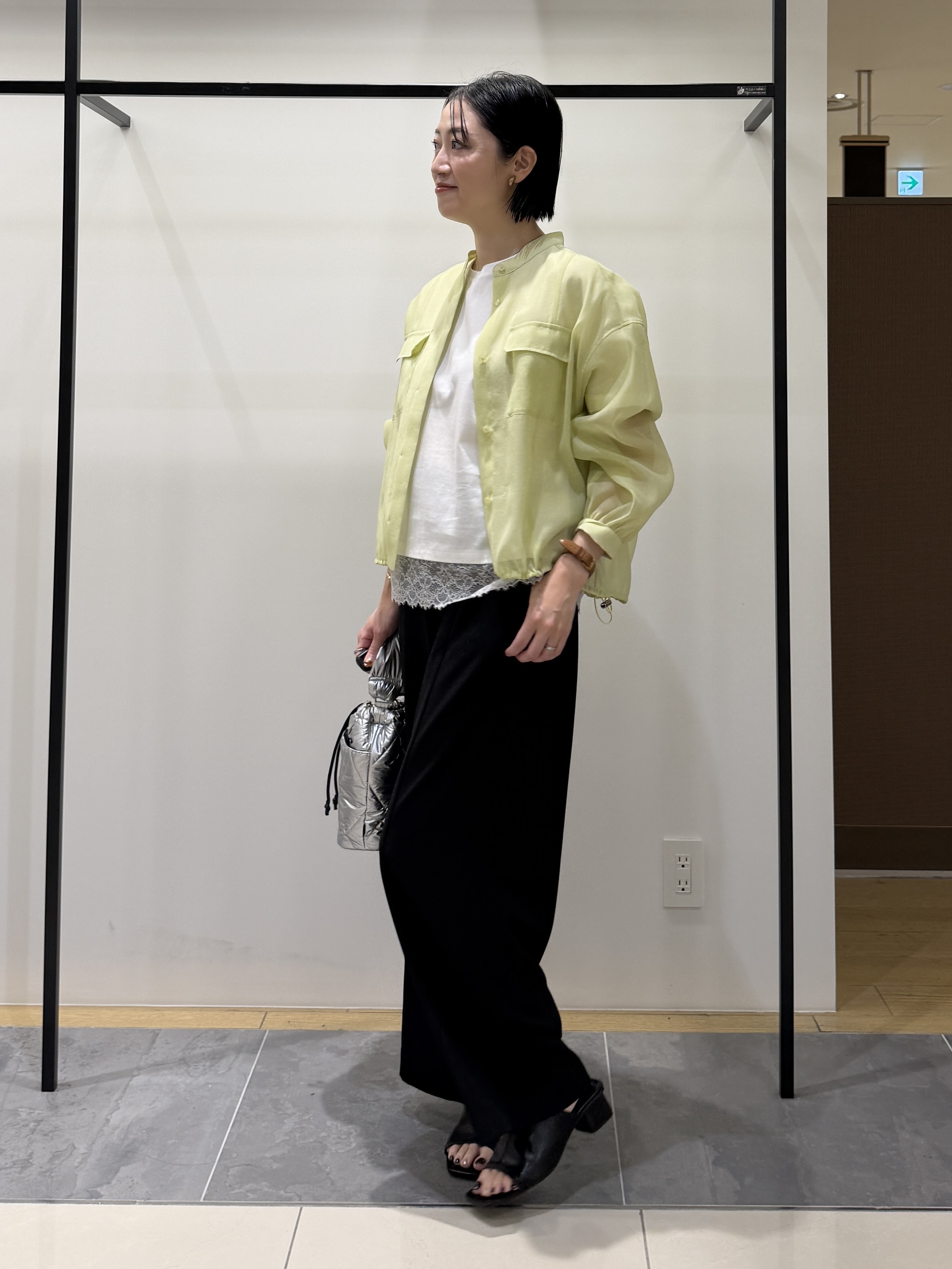 shihoさんの「INDIVI｜【汗ジミ防止／接触冷感】裾レースドルマンTシャツ」を使ったコーディネート