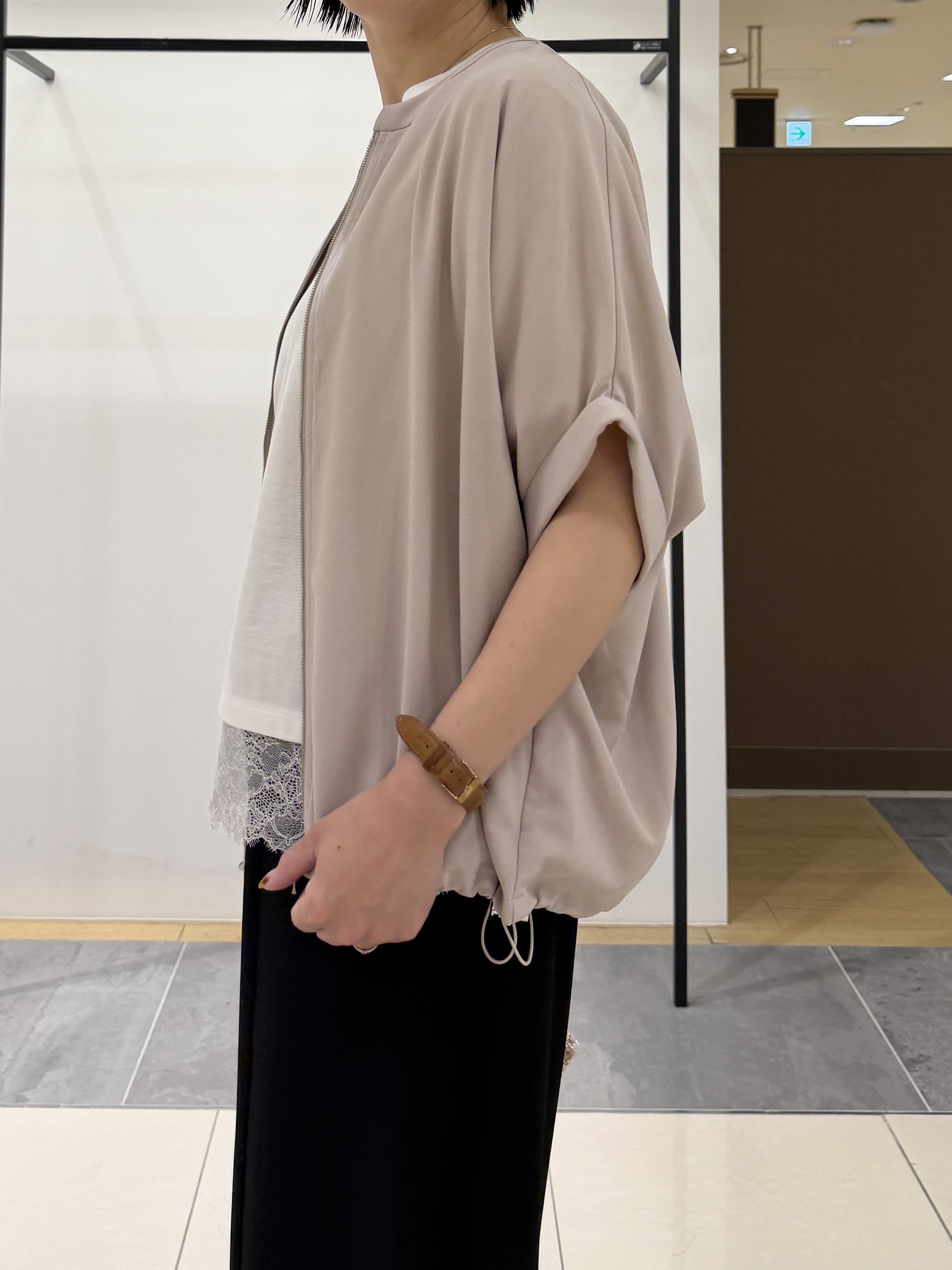 shihoさんの「INDIVI｜【着る日傘】ドルマンフォルムブルゾン」を使ったコーディネート