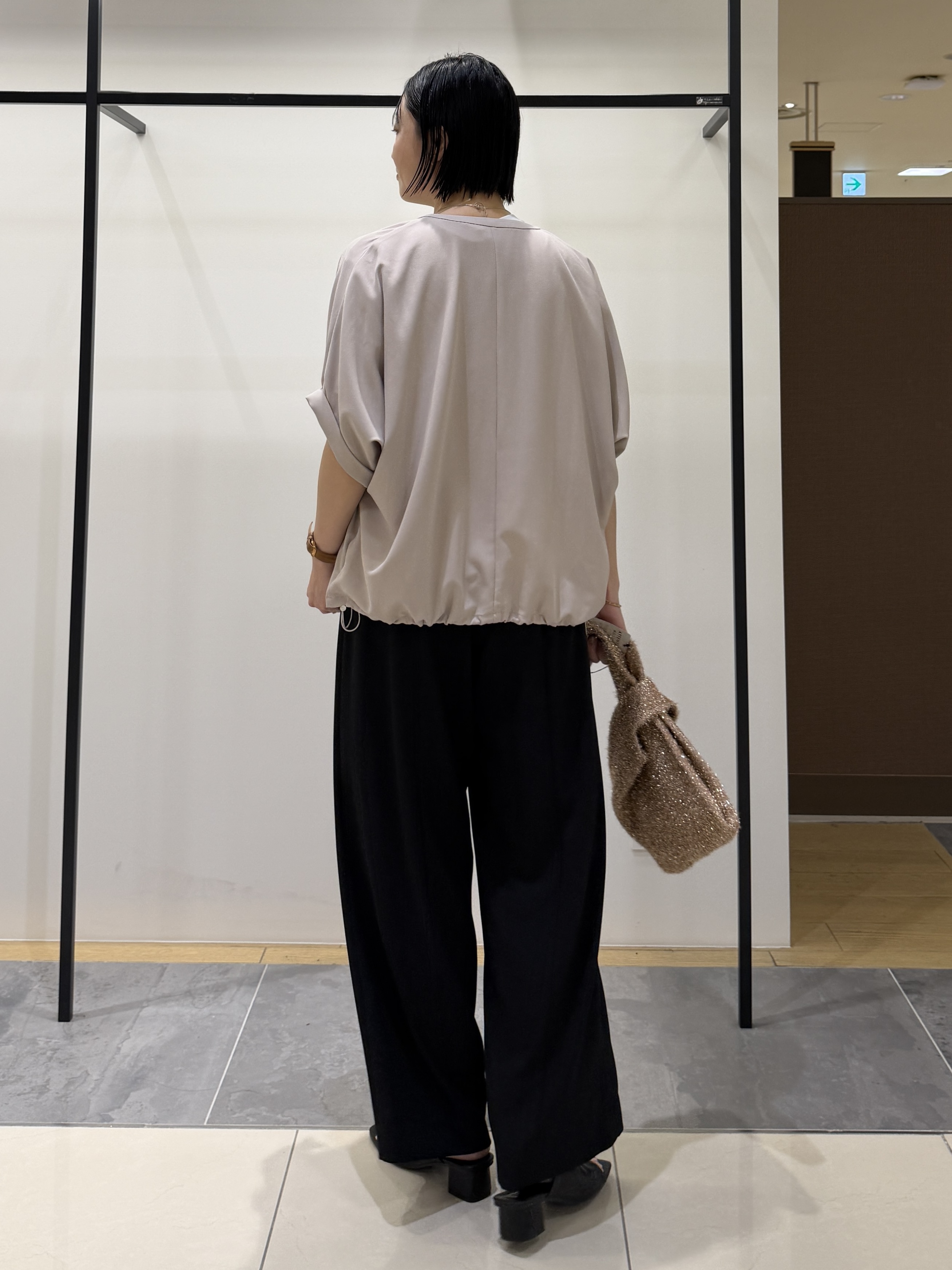 shihoさんの「INDIVI｜【着る日傘】ドルマンフォルムブルゾン」を使ったコーディネート