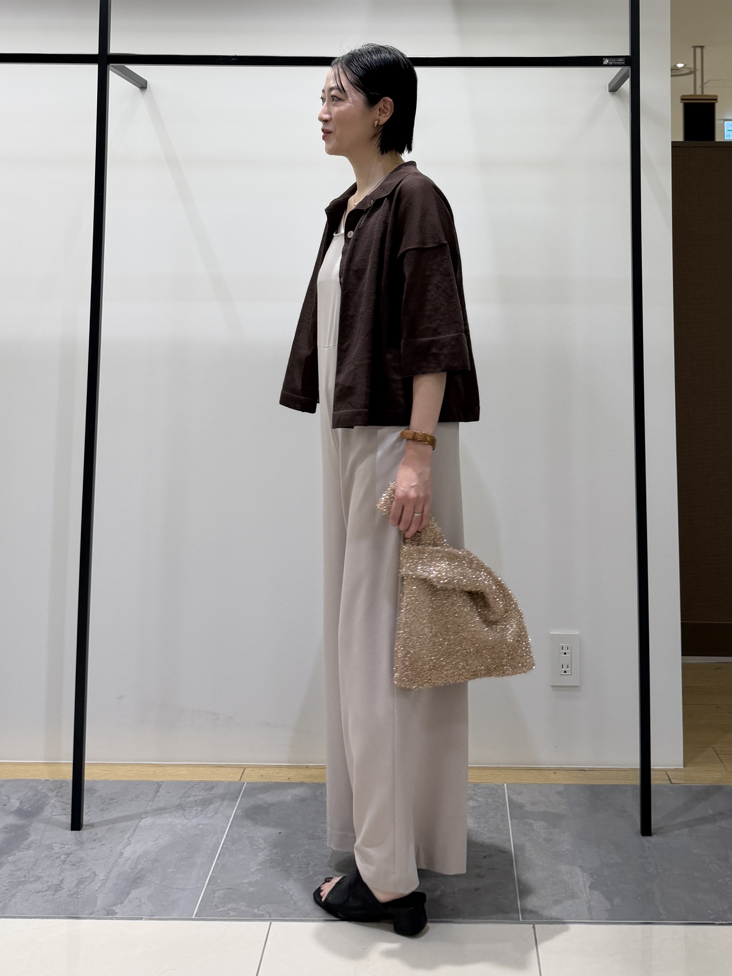 shihoさんの「INDIVI｜【洗える／シアー】衿付きシャツライクニットカーディガン」を使ったコーディネート