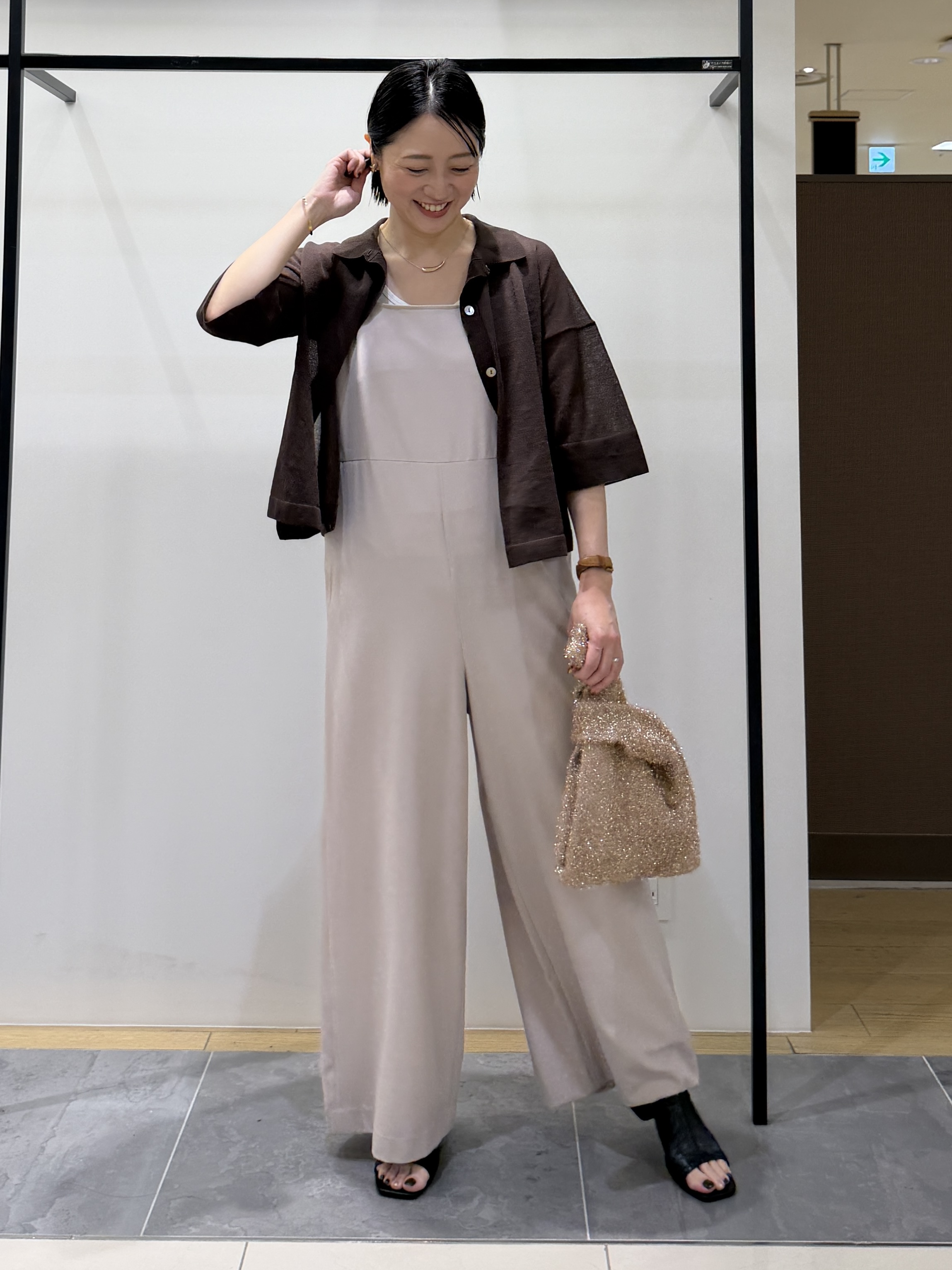 shihoさんの「INDIVI｜【洗える／シアー】衿付きシャツライクニットカーディガン」を使ったコーディネート