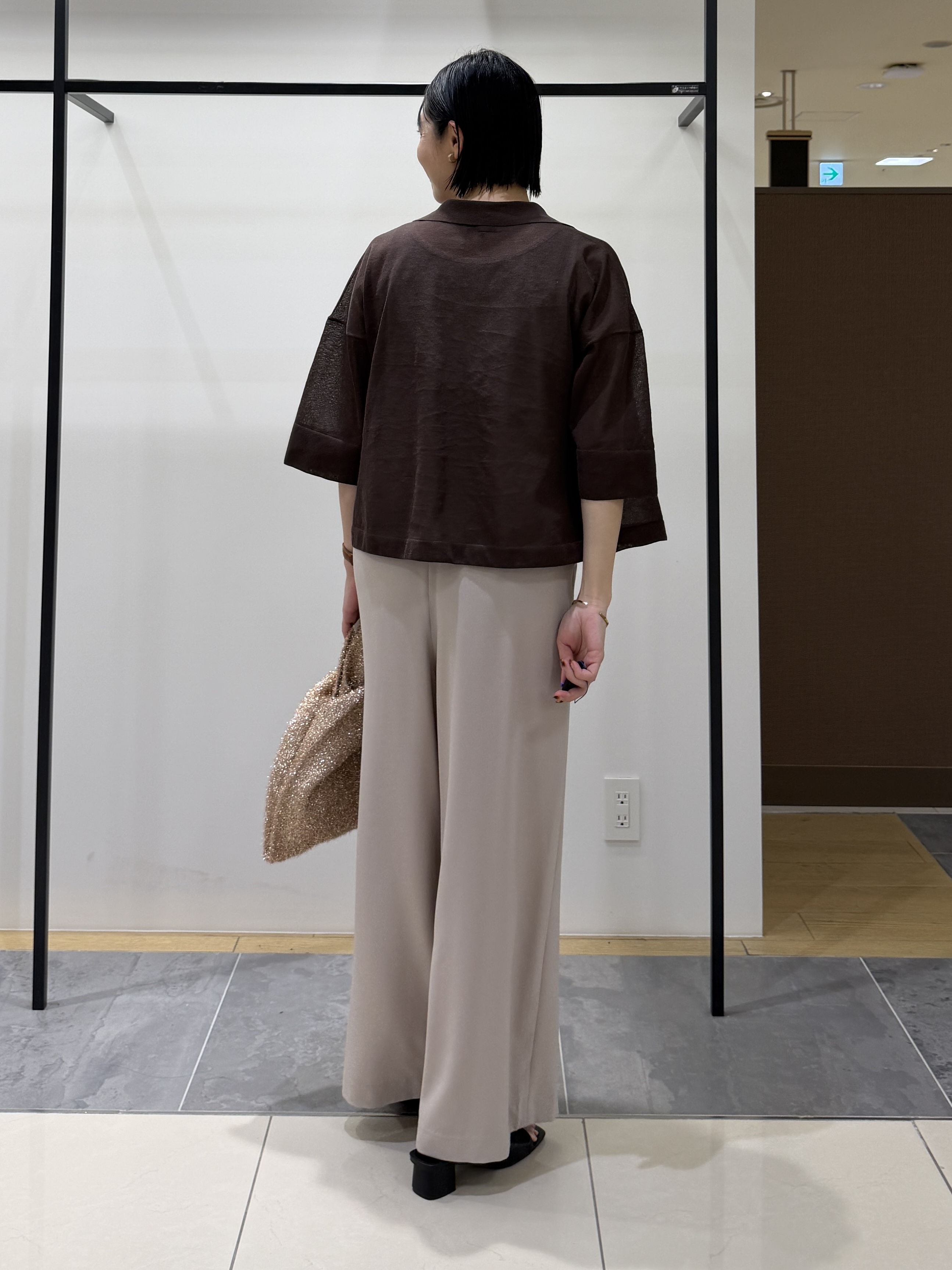 shihoさんの「INDIVI｜【洗える／シアー】衿付きシャツライクニットカーディガン」を使ったコーディネート