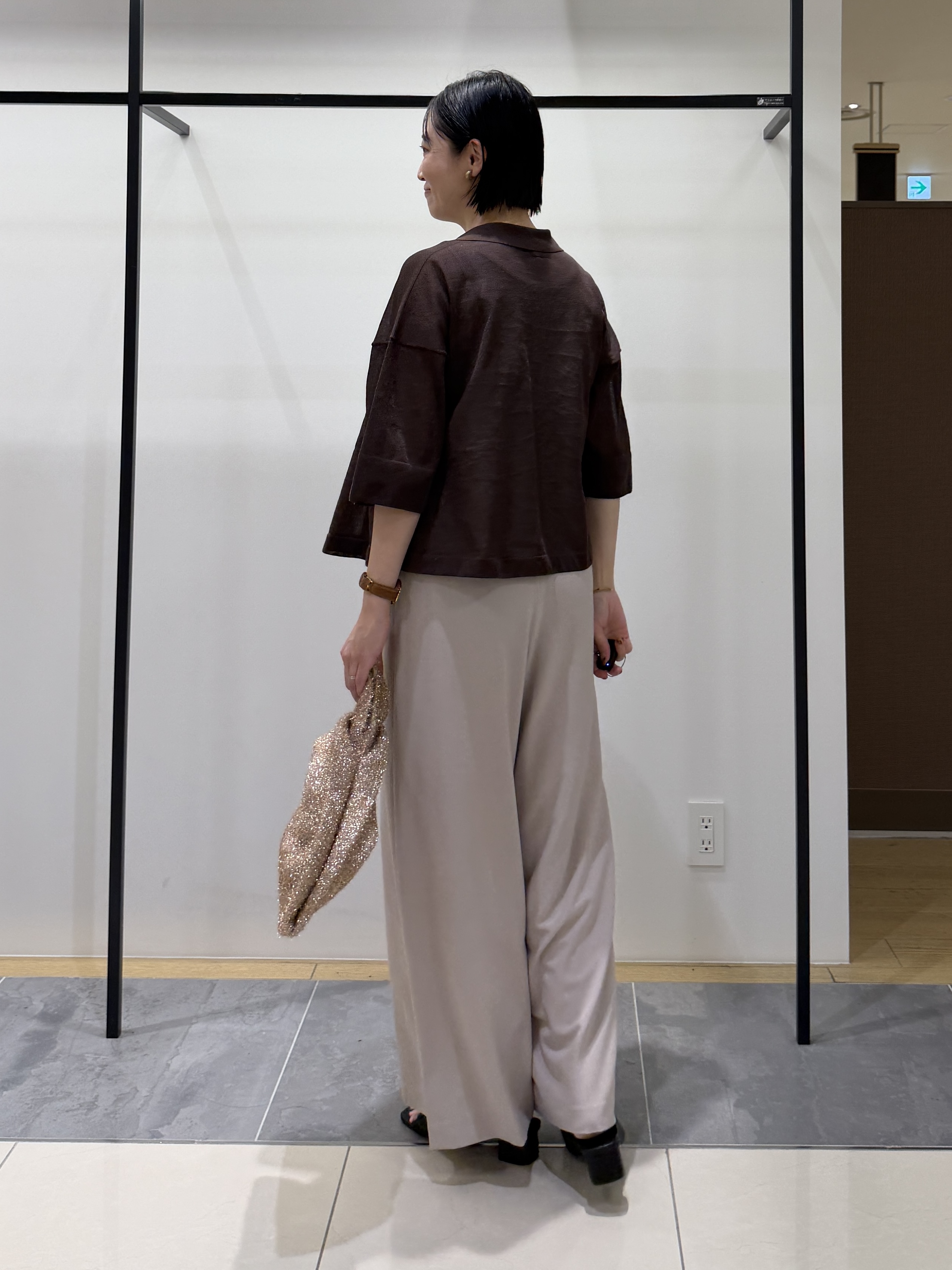 shihoさんの「INDIVI｜【洗える／シアー】衿付きシャツライクニットカーディガン」を使ったコーディネート