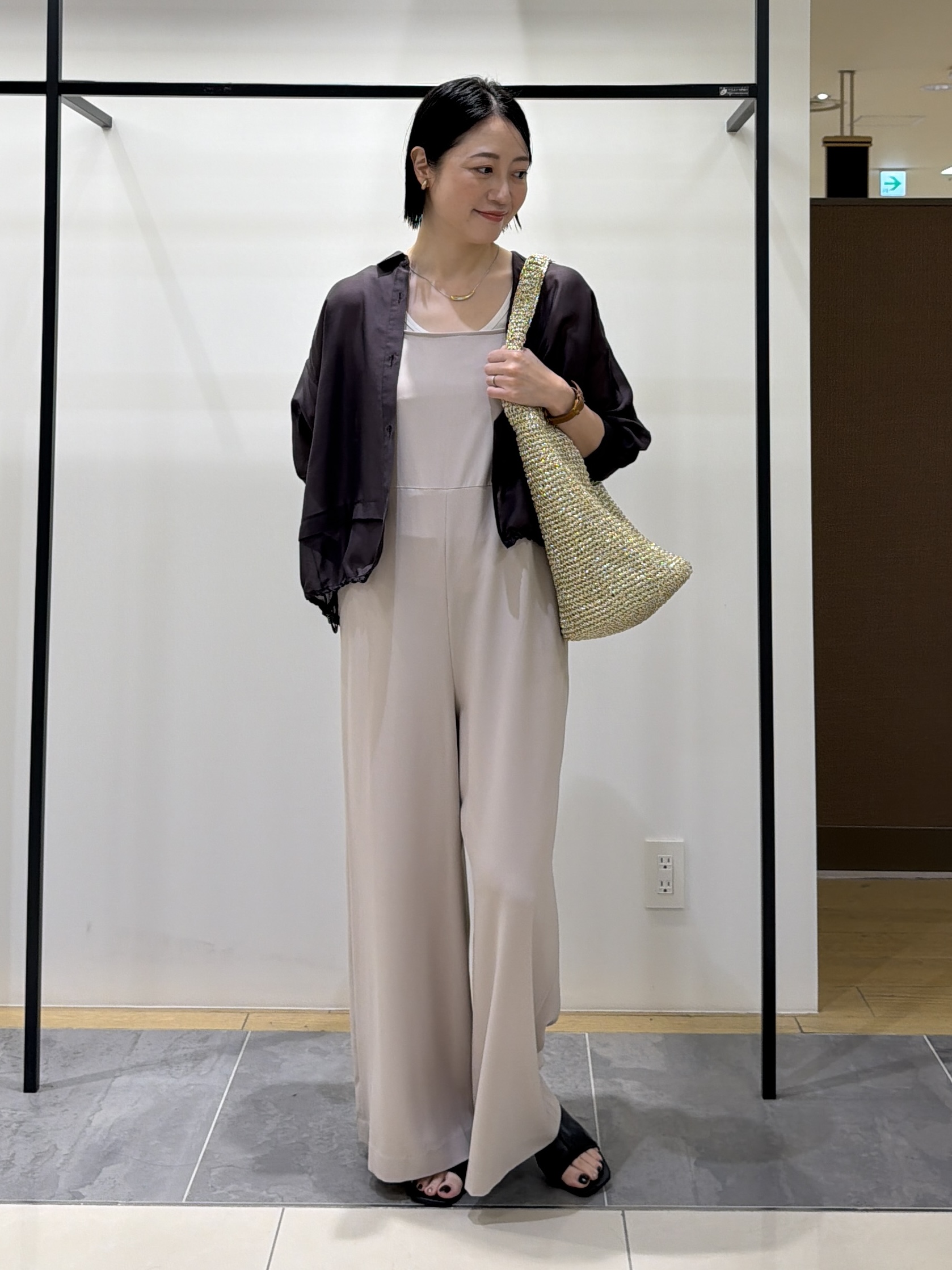 shihoさんの「INDIVI｜【接触冷感／洗える／2WAY】ドロスト付 シアーシャンブレーシャツ」を使ったコーディネート