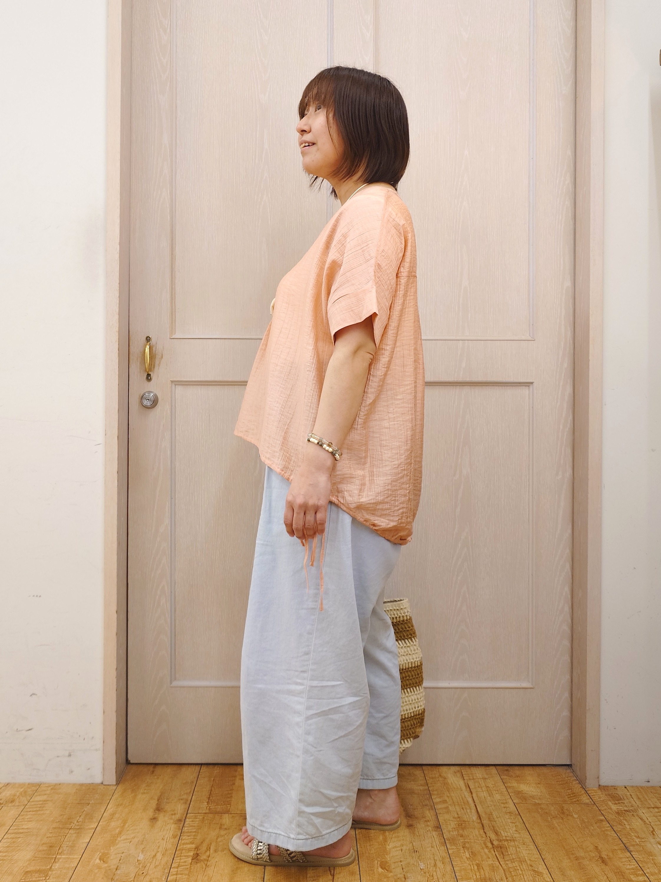 とろろさんの「SHOO･LA･RUE｜【高レビュー/体型カバー】インせず着られる スキッパー裾リボンブラウス」を使ったコーディネート