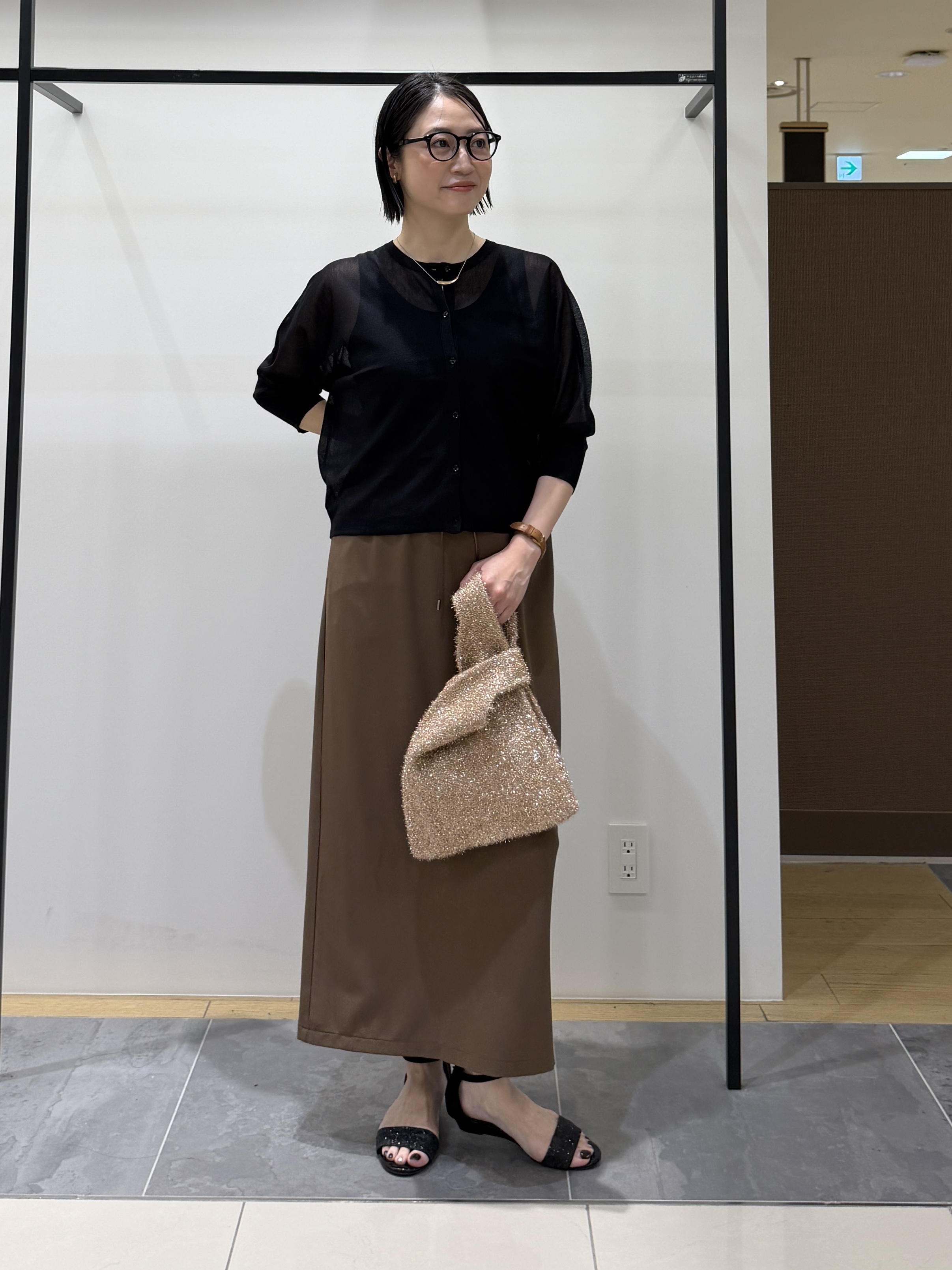 shihoさんの「INDIVI｜【シアー／軽羽織】ドルマン袖ニットカーディガン」を使ったコーディネート