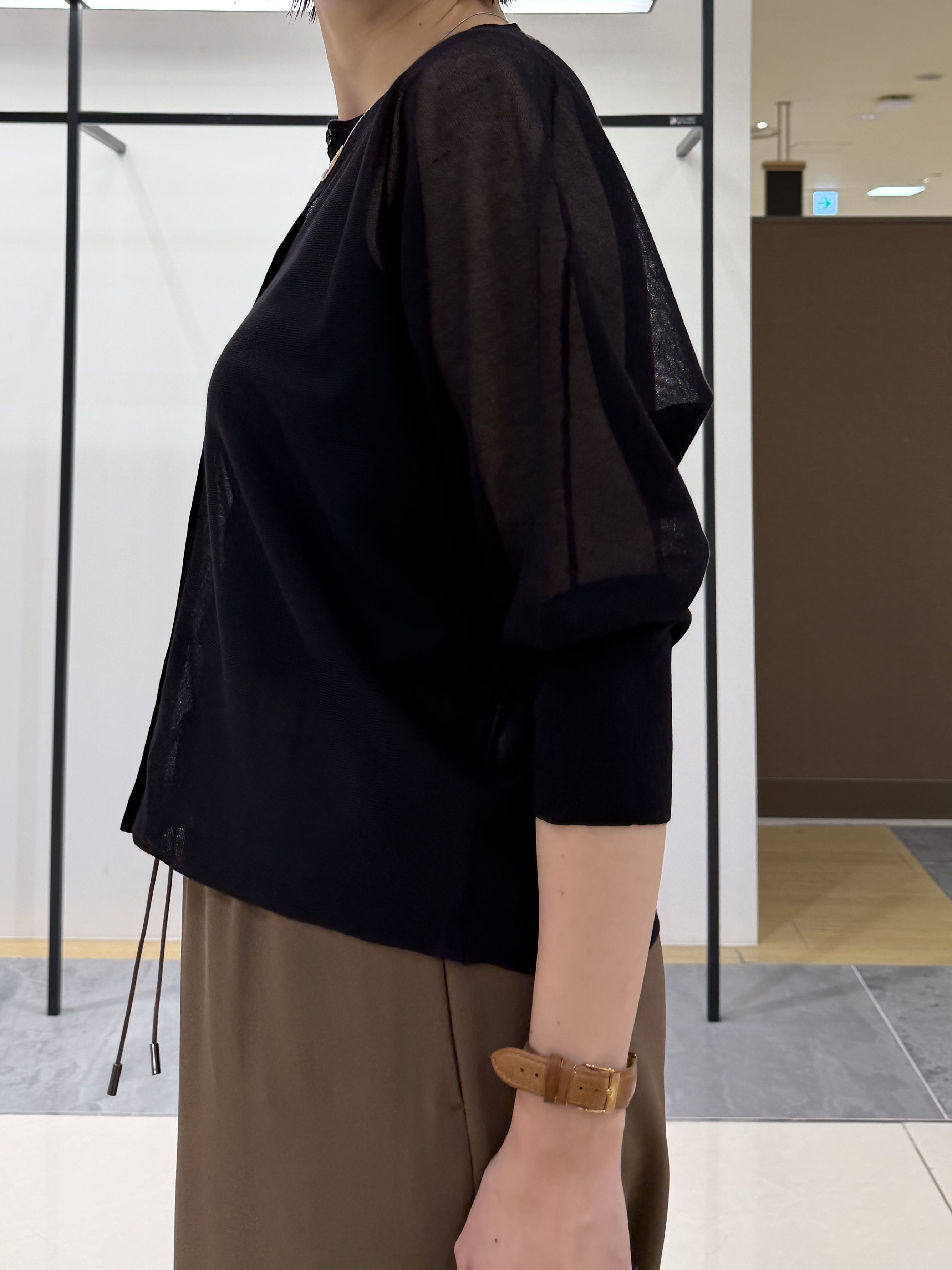 shihoさんの「INDIVI｜【シアー／軽羽織】ドルマン袖ニットカーディガン」を使ったコーディネート