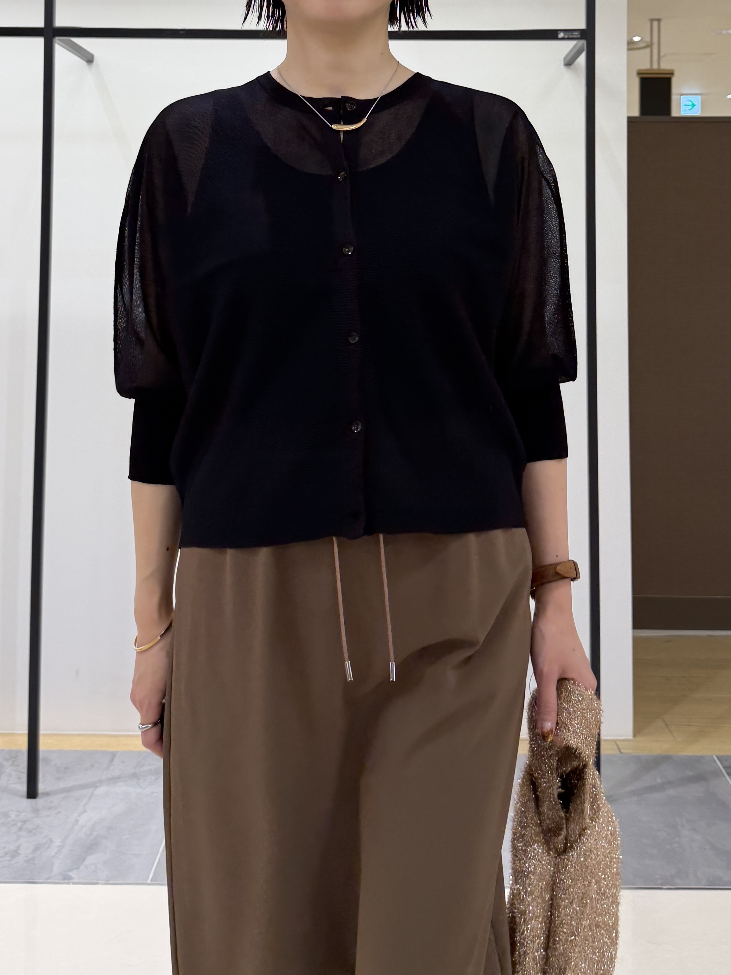 shihoさんの「INDIVI｜【シアー／軽羽織】ドルマン袖ニットカーディガン」を使ったコーディネート