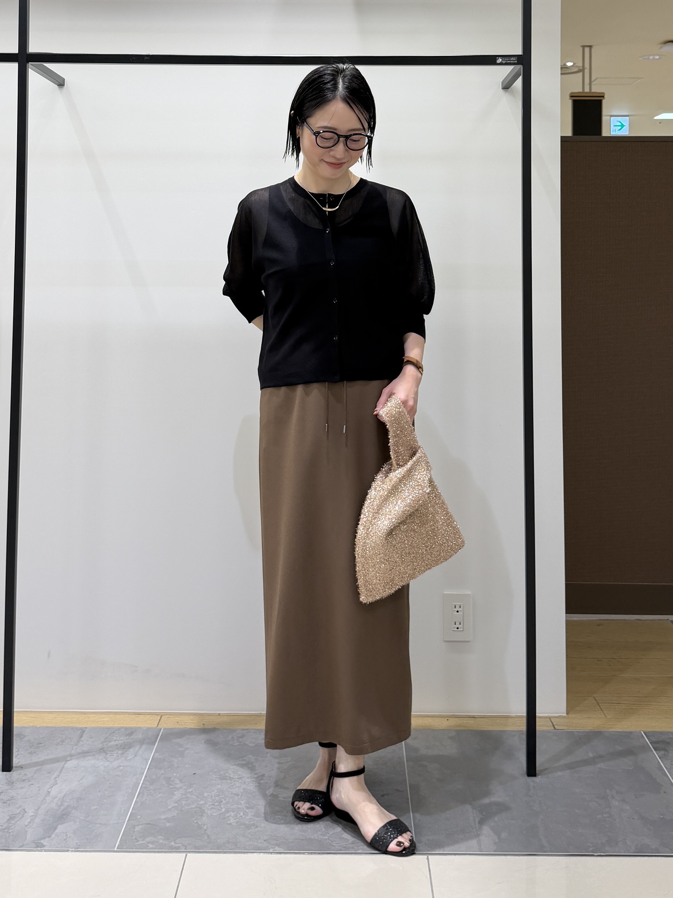 shihoさんの「INDIVI｜【シアー／軽羽織】ドルマン袖ニットカーディガン」を使ったコーディネート
