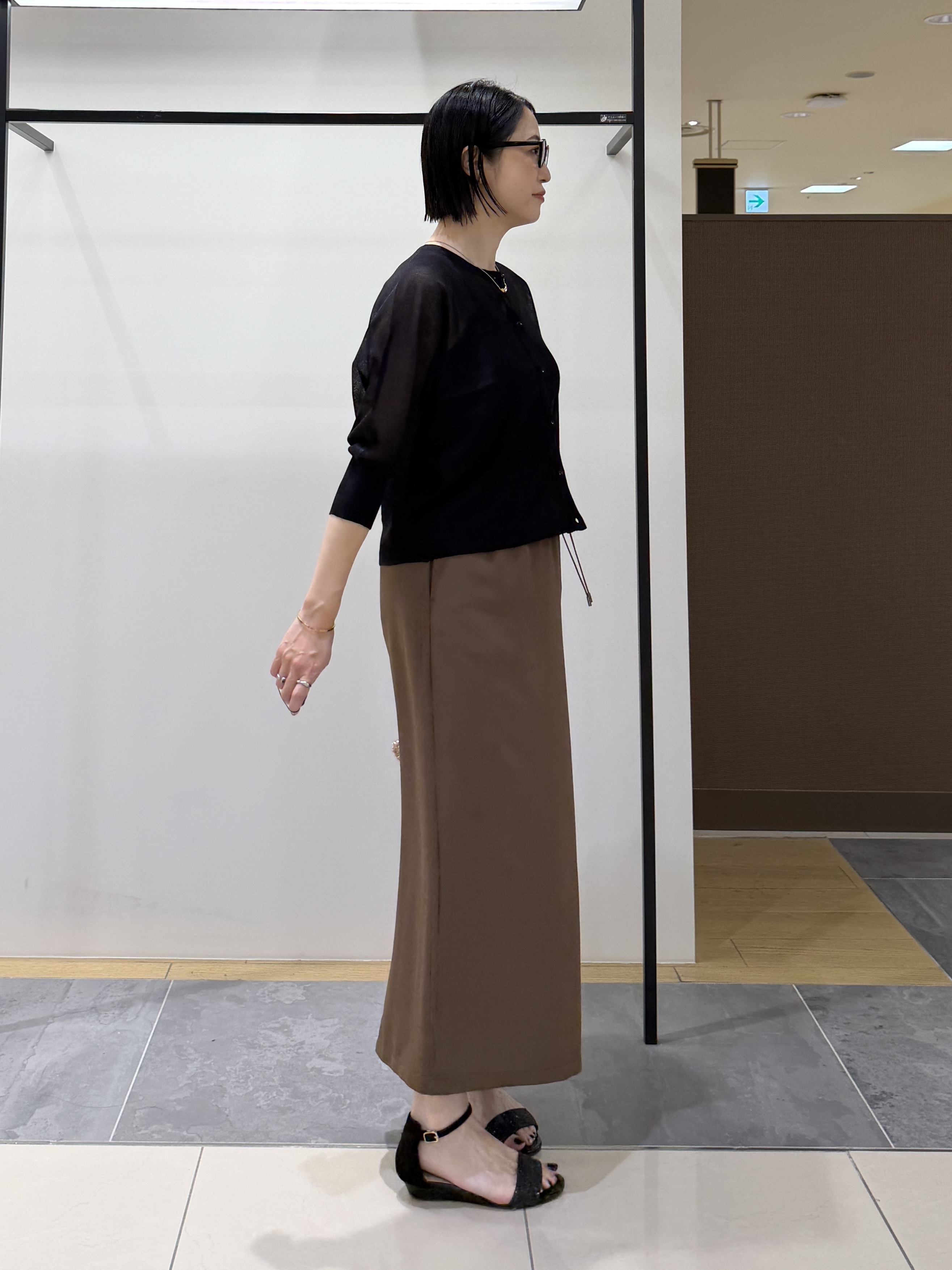 shihoさんの「INDIVI｜【シアー／軽羽織】ドルマン袖ニットカーディガン」を使ったコーディネート