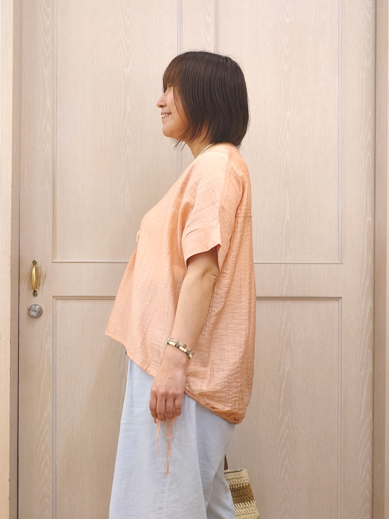 とろろさんの「SHOO･LA･RUE｜【高レビュー/体型カバー】インせず着られる スキッパー裾リボンブラウス」を使ったコーディネート