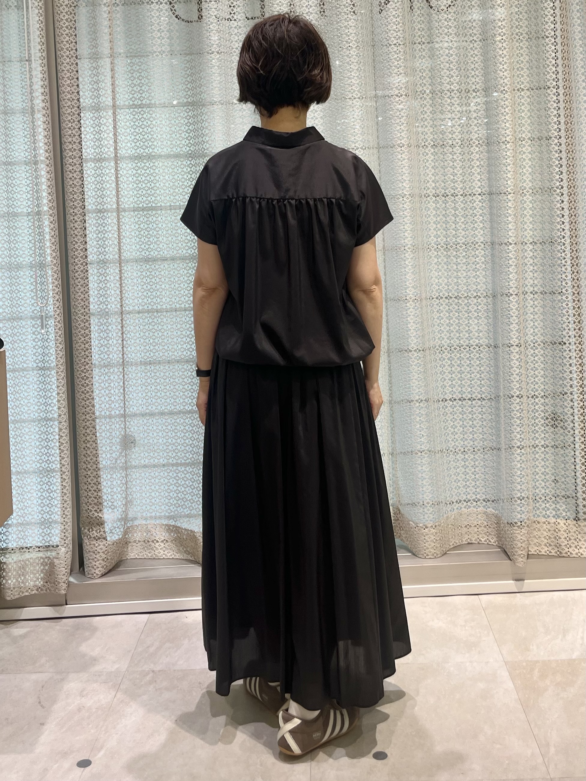 ymさんの「UNTITLED｜【セットアップ可/軽量/清涼感】ローンギャザーブラウス」を使ったコーディネート
