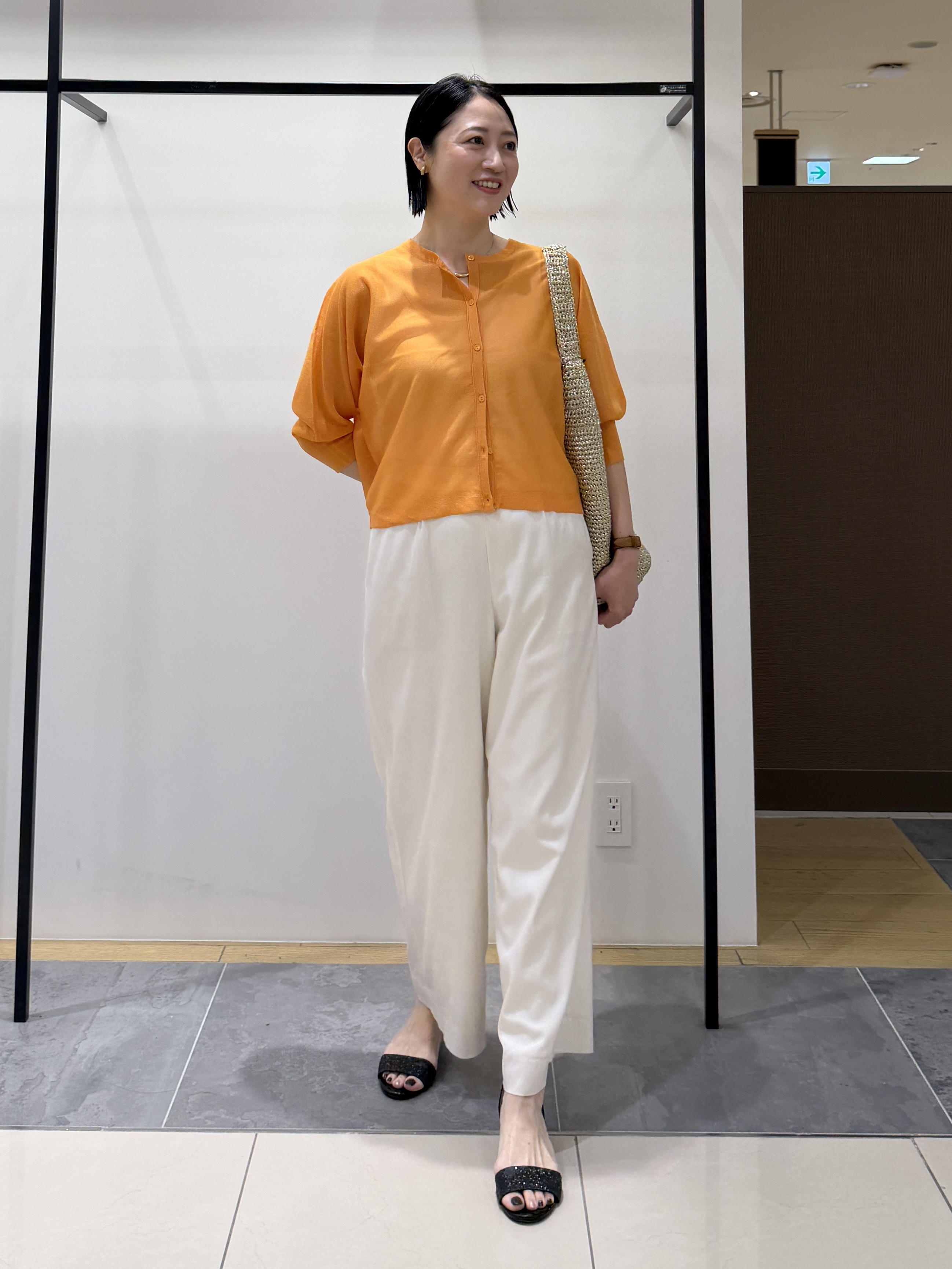 shihoさんの「INDIVI｜【シアー／軽羽織】ドルマン袖ニットカーディガン」を使ったコーディネート
