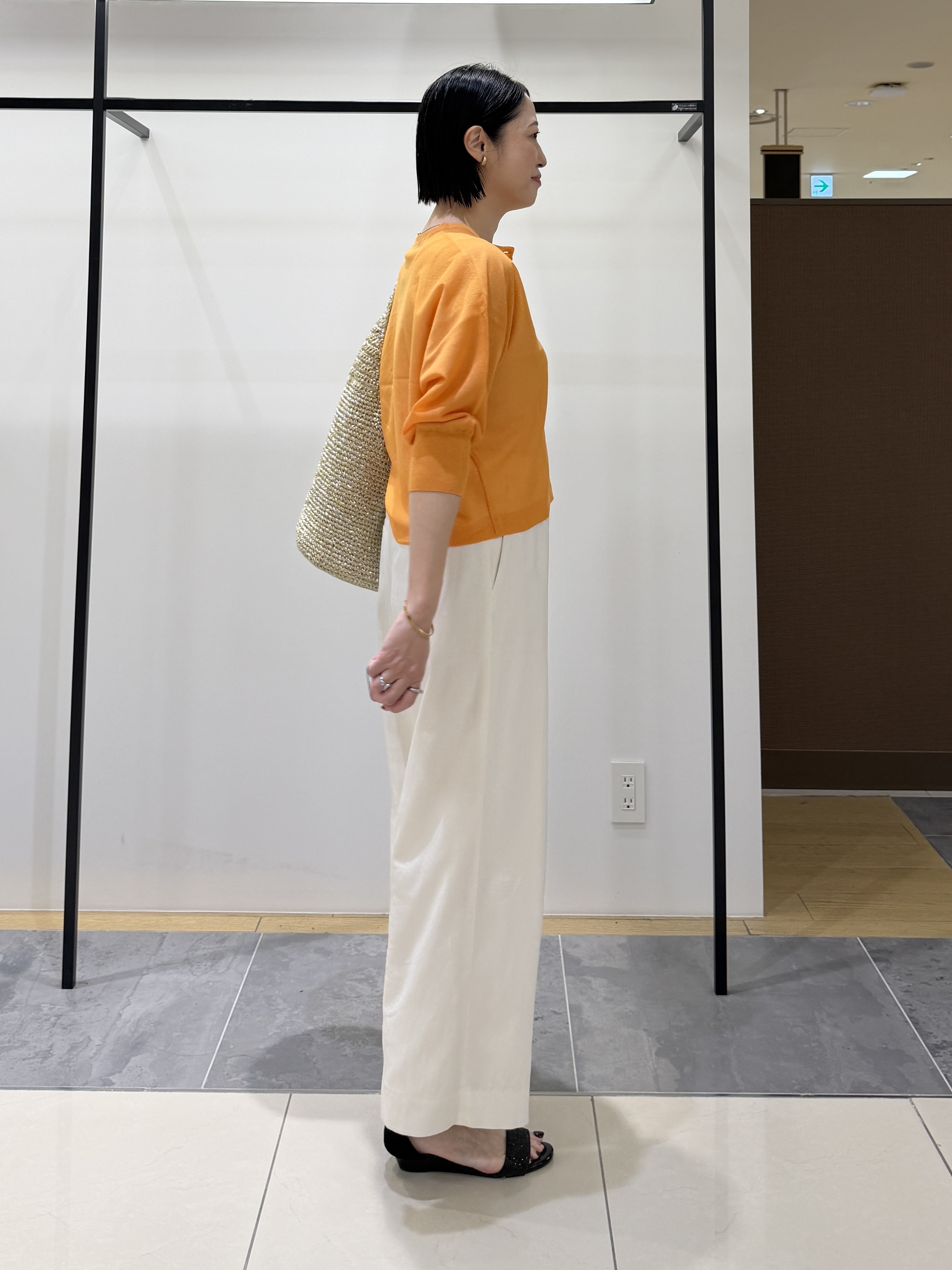 shihoさんの「INDIVI｜【シアー／軽羽織】ドルマン袖ニットカーディガン」を使ったコーディネート