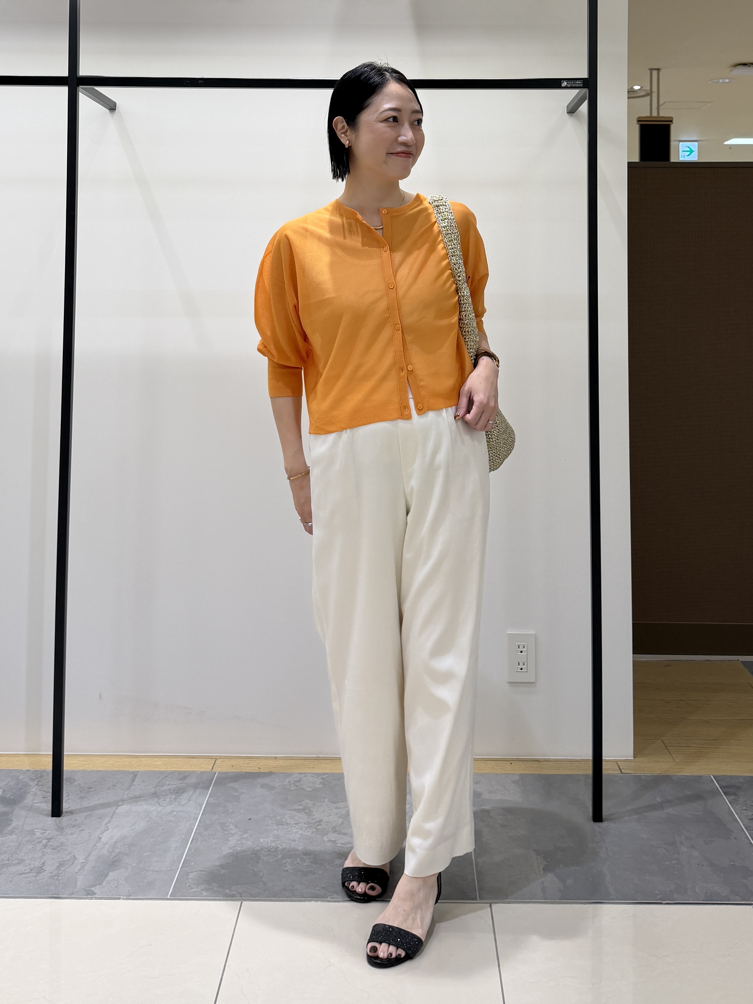 shihoさんの「INDIVI｜【シアー／軽羽織】ドルマン袖ニットカーディガン」を使ったコーディネート