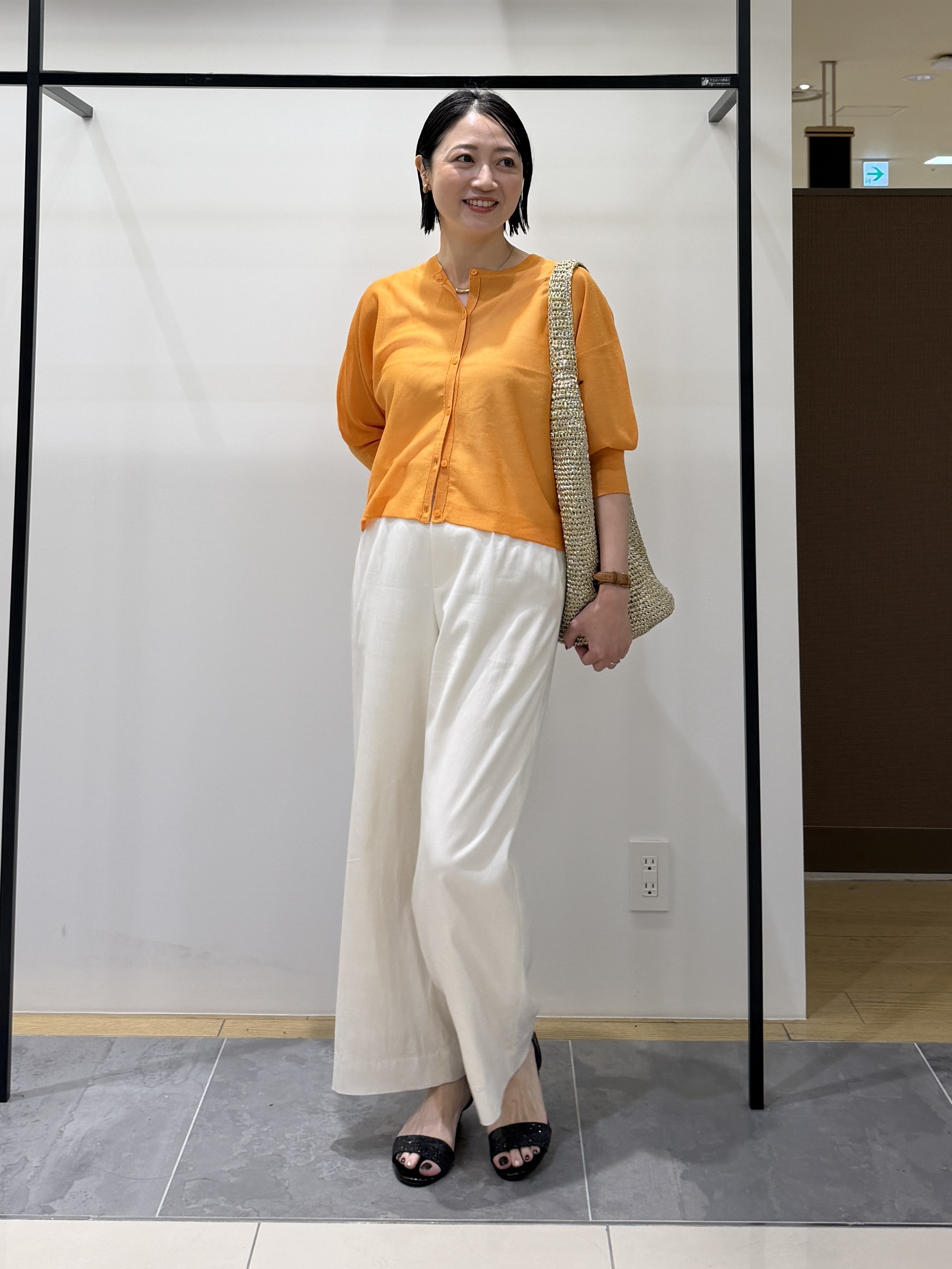 shihoさんの「INDIVI｜【シアー／軽羽織】ドルマン袖ニットカーディガン」を使ったコーディネート