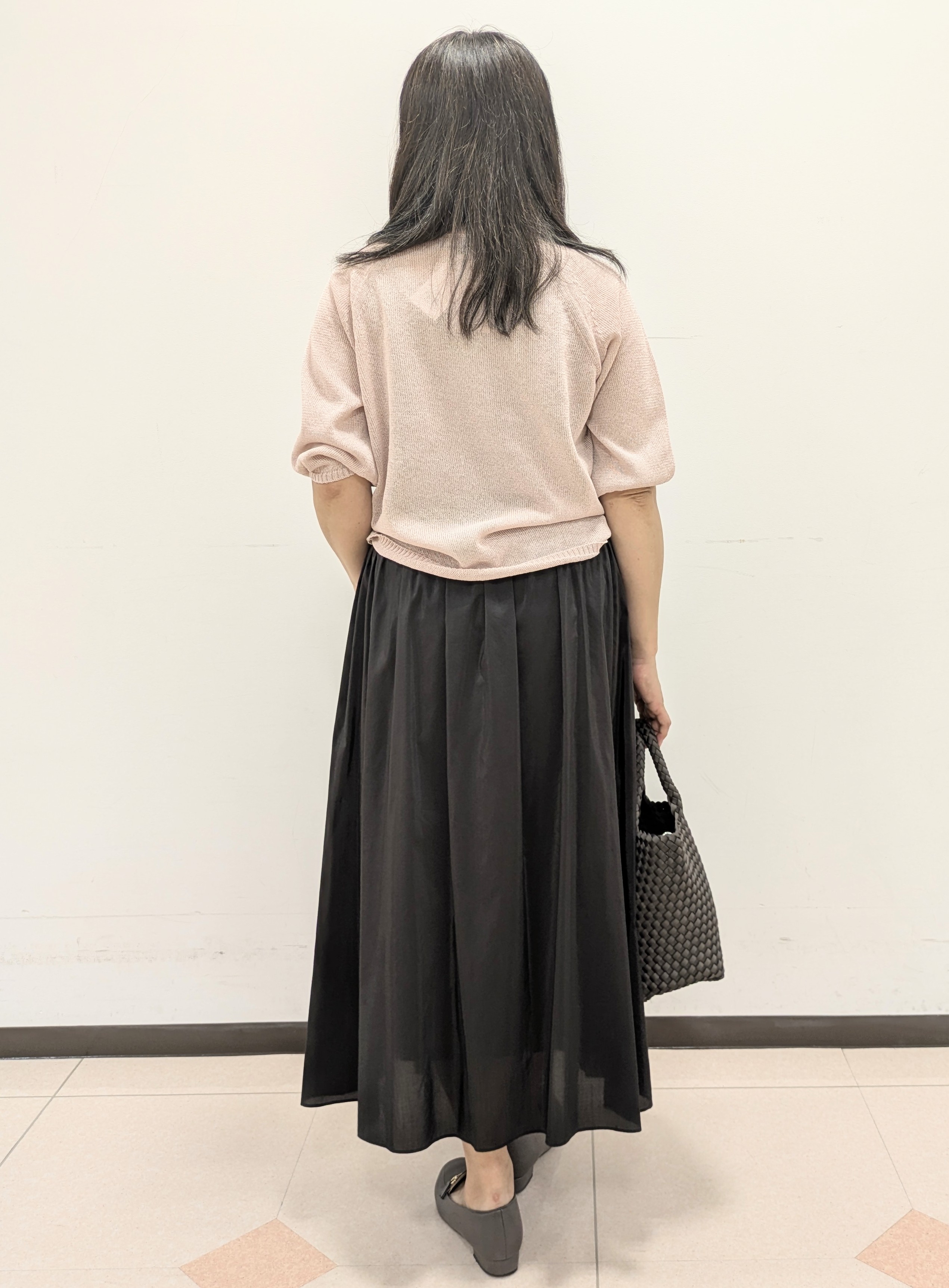 ともさんの「UNTITLED｜【洗える/ゆったり】クルーネックドライニット」を使ったコーディネート