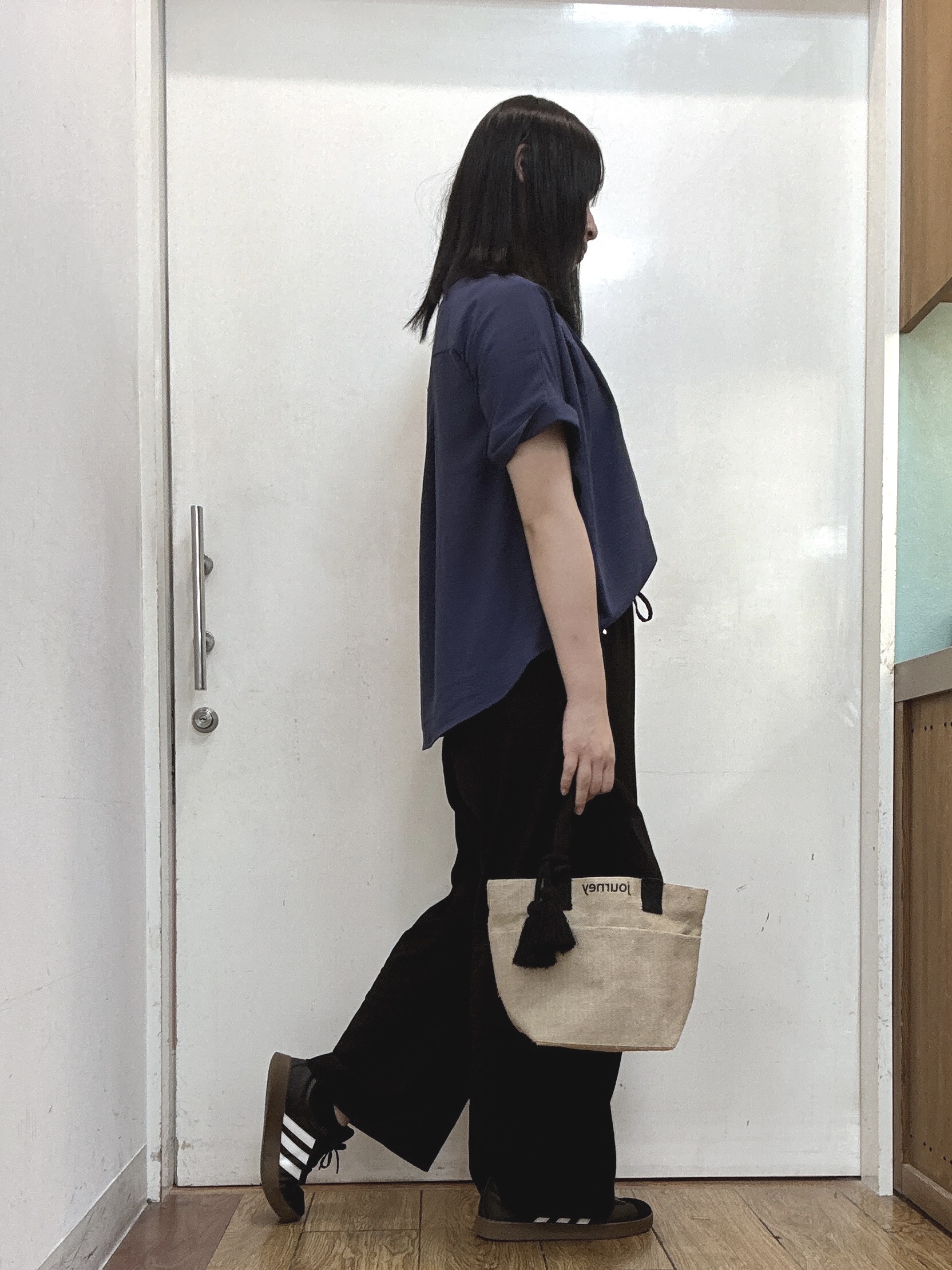 Karinさんの「SHOO･LA･RUE｜【ひんやり/洗濯後しわになりにくい/S-LL】着るだけでこなれ見え 二の腕も隠せるデザイン半袖シャツ」を使ったコーディネート