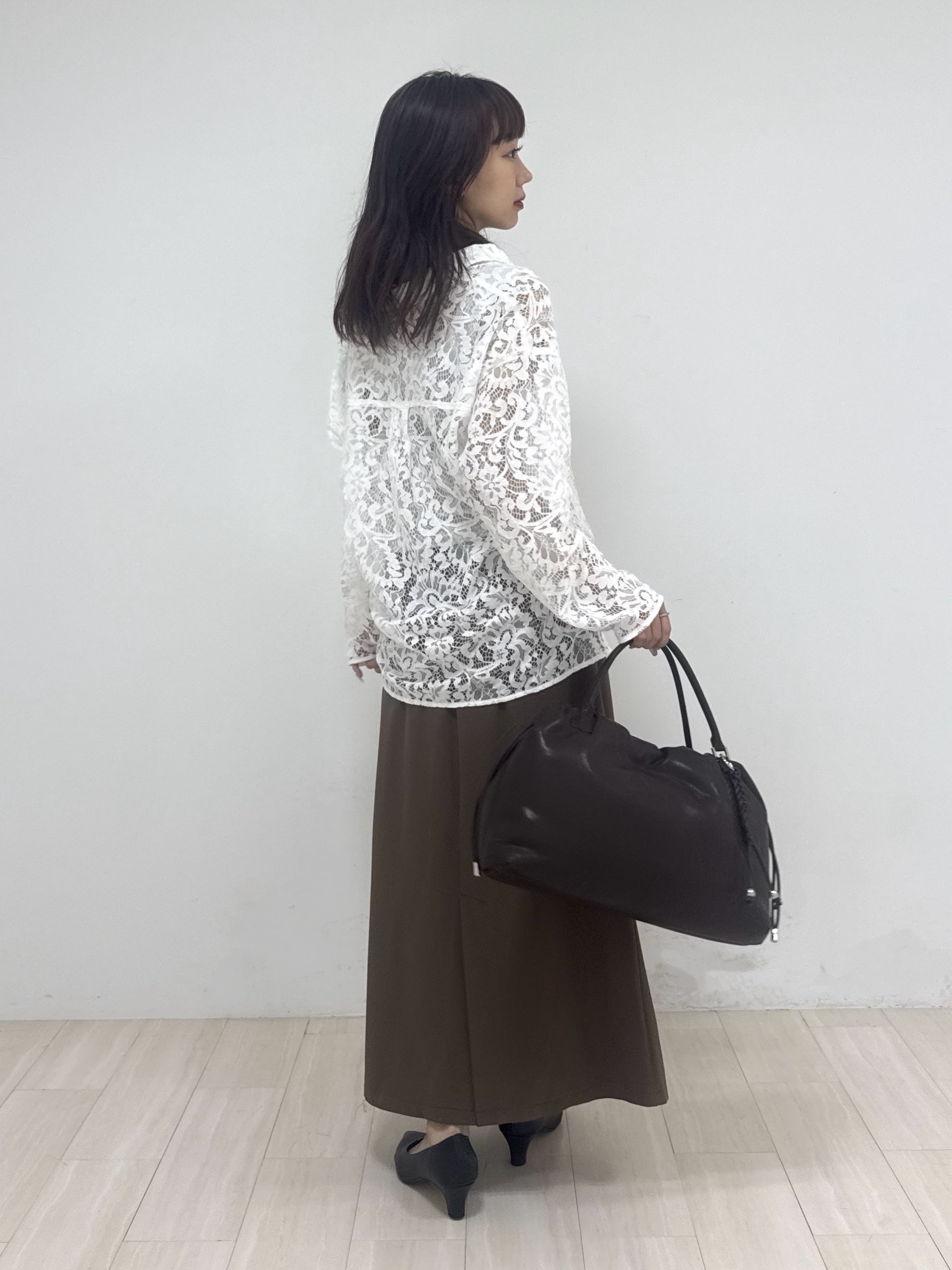 萩原 優里菜さんの「INDIVI｜【洗える／トレンド】大人レースシャツ」を使ったコーディネート
