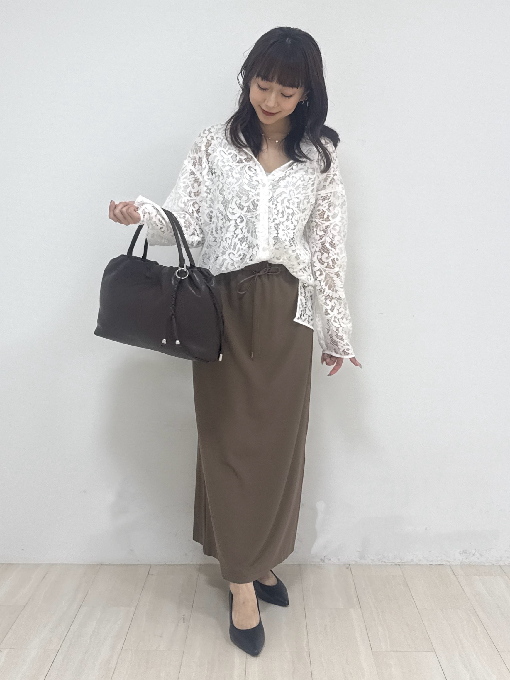 萩原 優里菜さんの「INDIVI｜【洗える／トレンド】大人レースシャツ」を使ったコーディネート