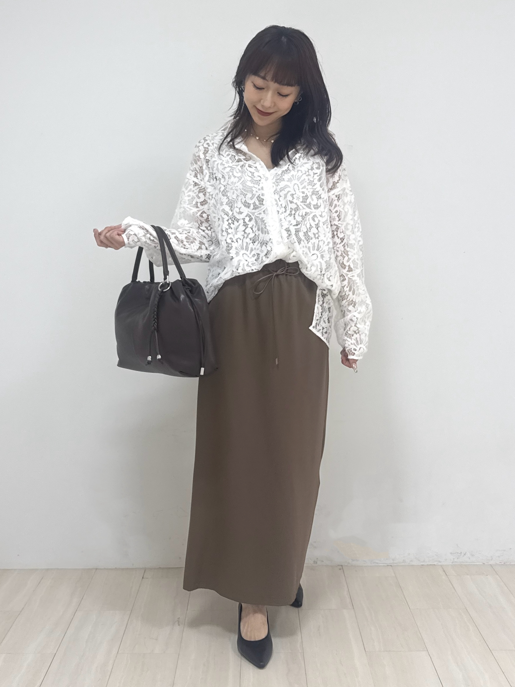 萩原 優里菜さんの「INDIVI｜【洗える／トレンド】大人レースシャツ」を使ったコーディネート