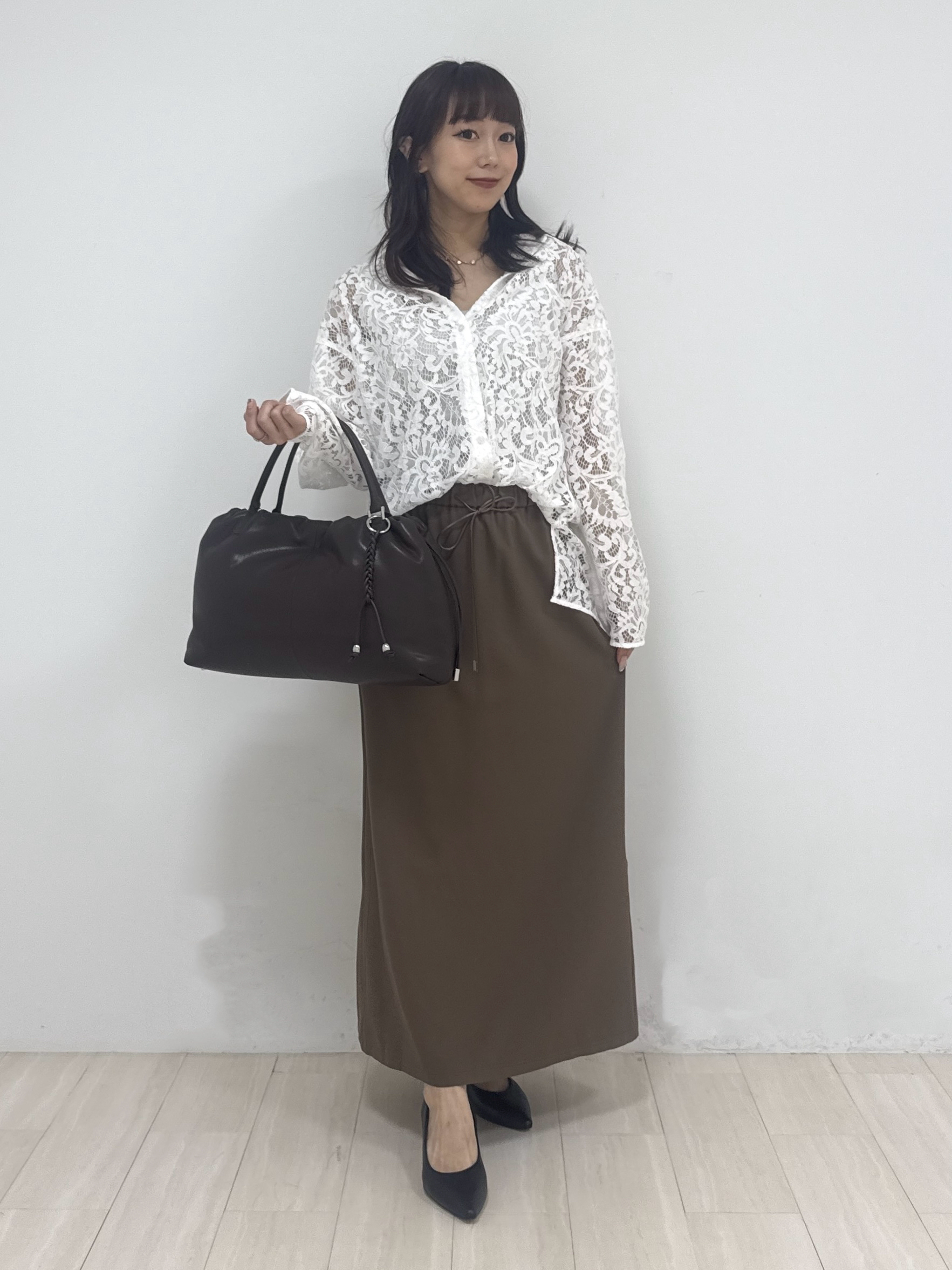 萩原 優里菜さんの「INDIVI｜【洗える／トレンド】大人レースシャツ」を使ったコーディネート