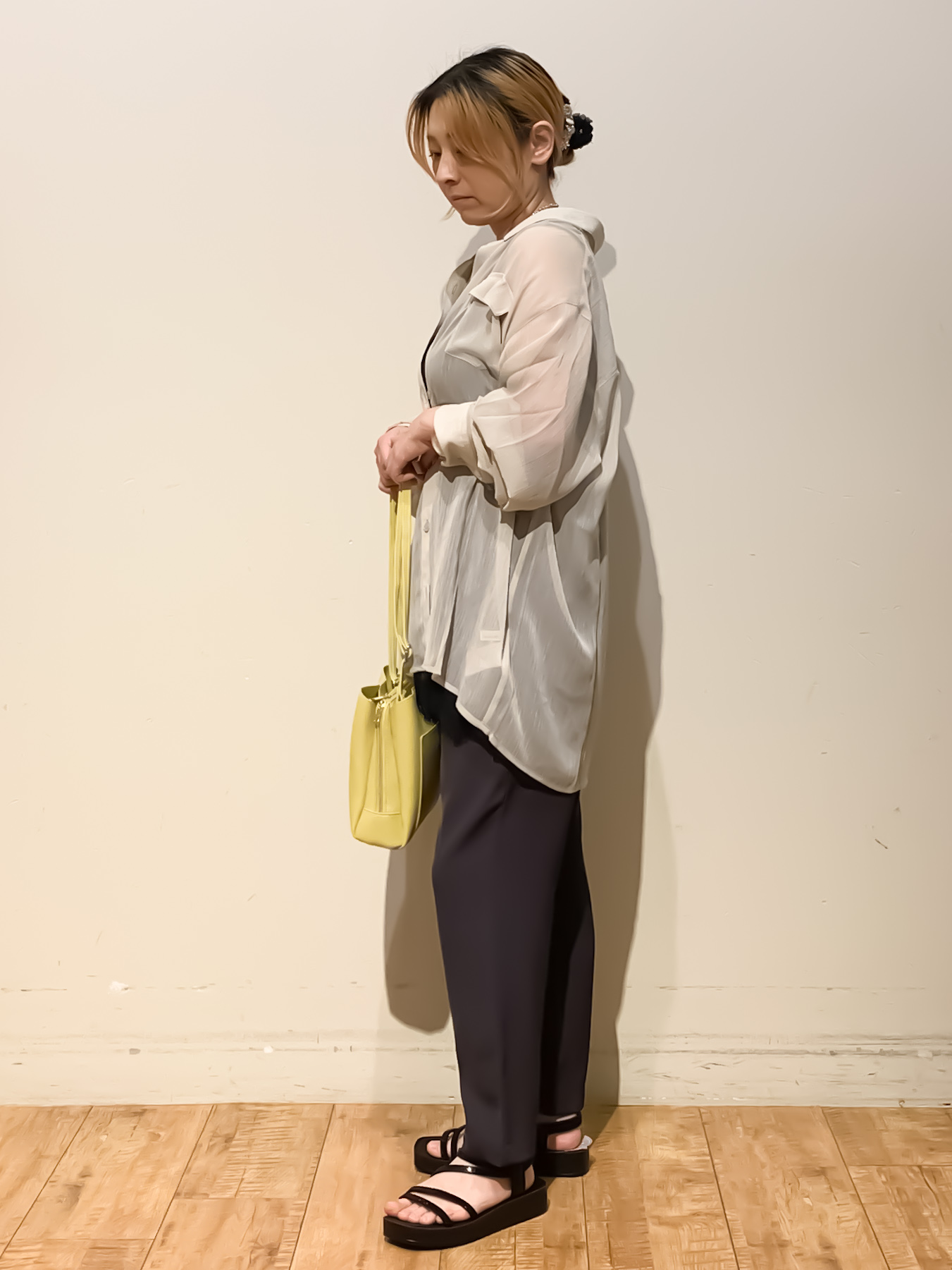 MEGさんの「SHOO･LA･RUE｜【洗濯機可】ダブルポケット 楊柳しぼしぼシアーシャツ」を使ったコーディネート