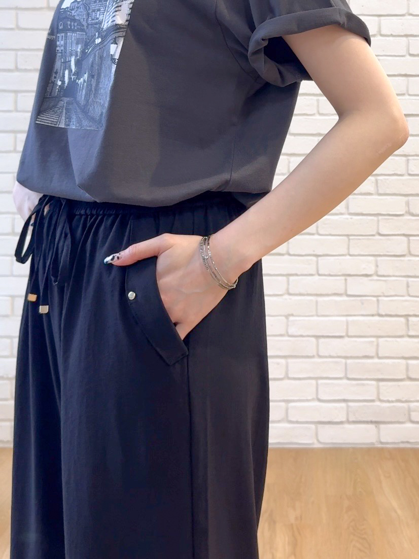 𝐜𝐡𝐢𝐤𝐚さんの「SHOO･LA･RUE｜【綿100%/ひんやり/S-LL/洗濯機可】選べる5柄 大人のこなれプリントTシャツ」を使ったコーディネート