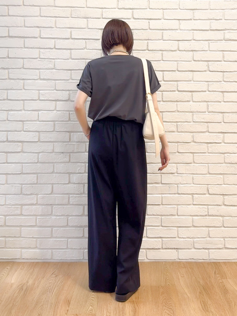 𝐜𝐡𝐢𝐤𝐚さんの「SHOO･LA･RUE｜【綿100%/ひんやり/S-LL/洗濯機可】選べる5柄 大人のこなれプリントTシャツ」を使ったコーディネート