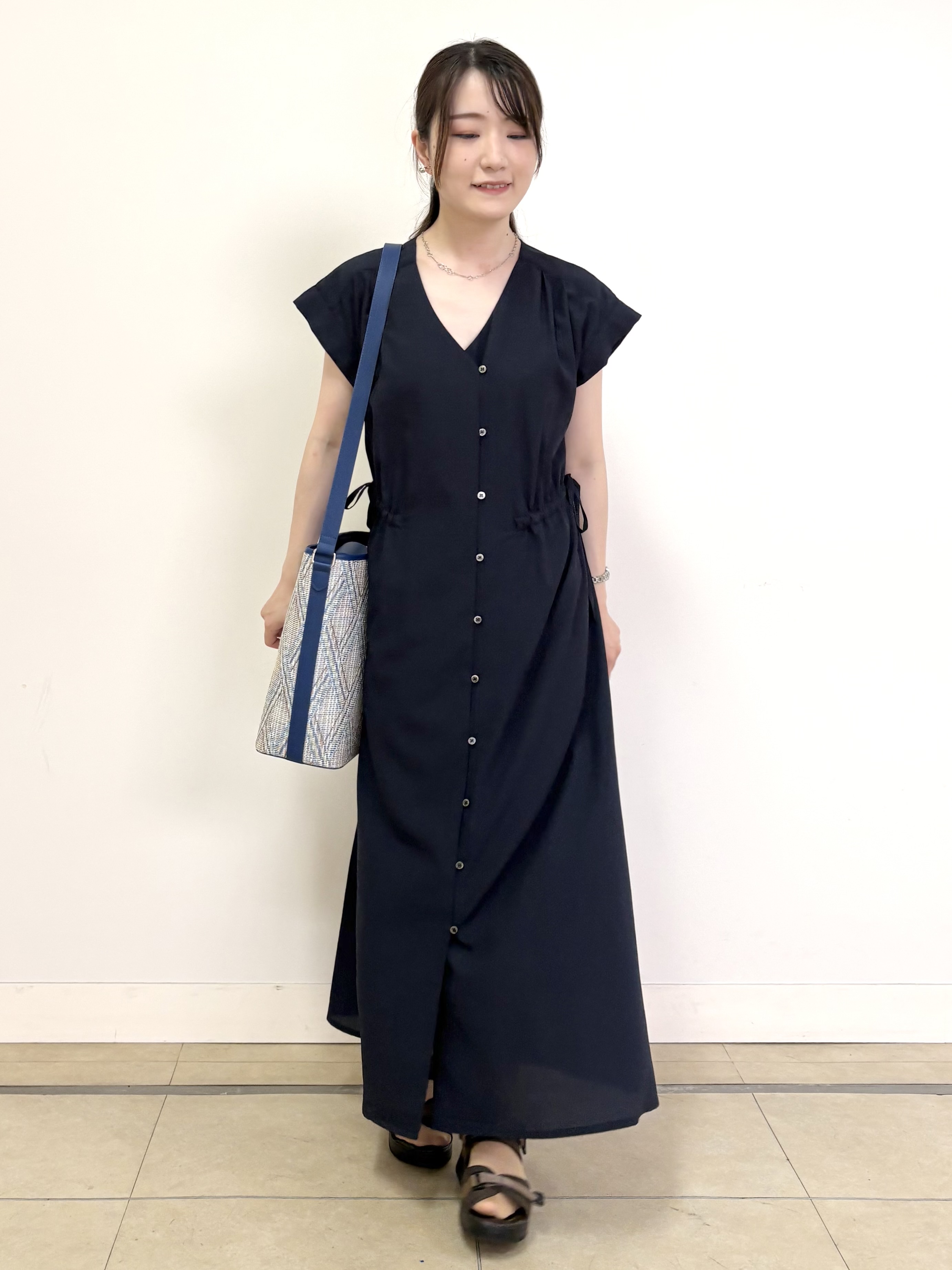 mikiさんの「Reflect｜【通気性あり／涼しい／マシンウォッシャブル】フロントボタンワンピース」を使ったコーディネート
